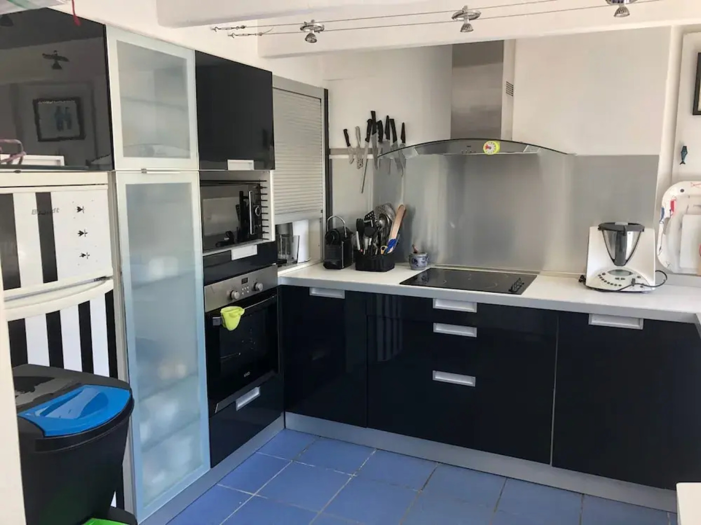 Charming Sea View Stay, 50m Close