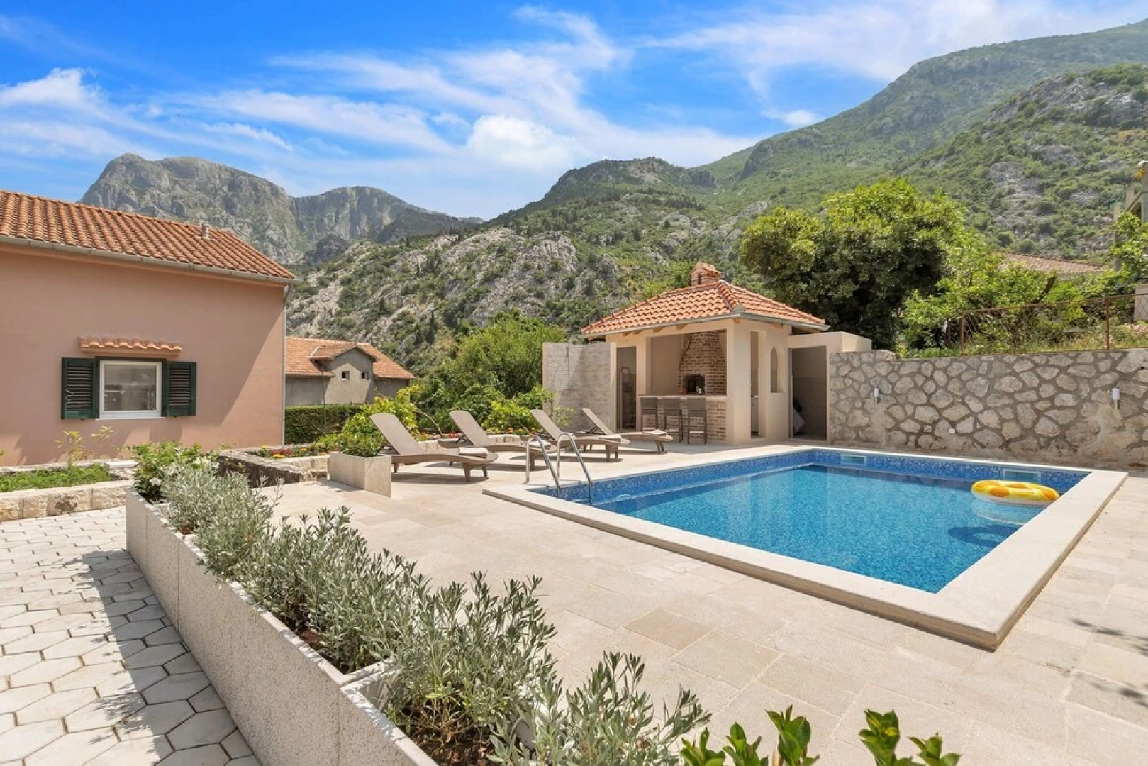 Apartments Mezini 11