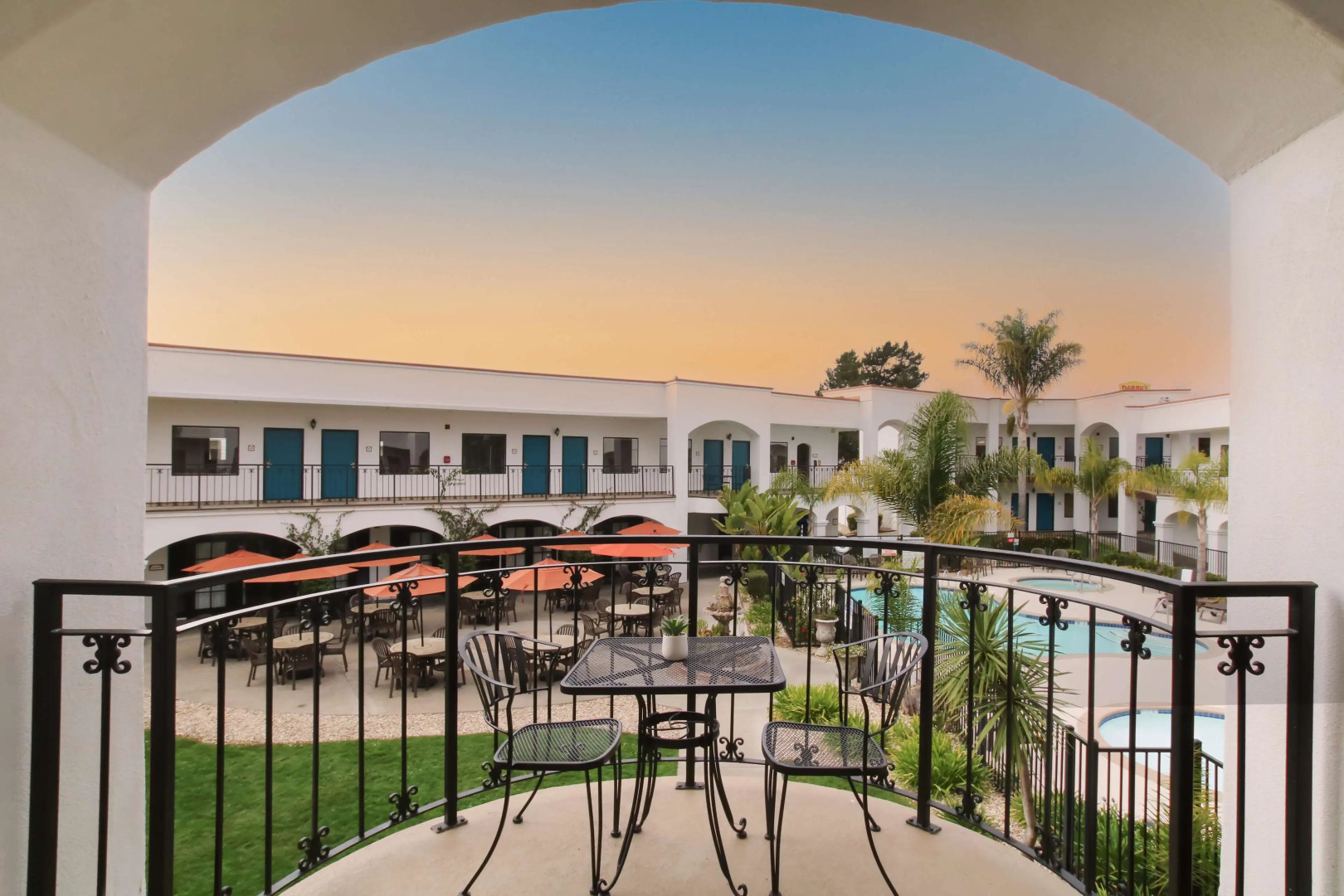 Oxford Suites Pismo Beach
