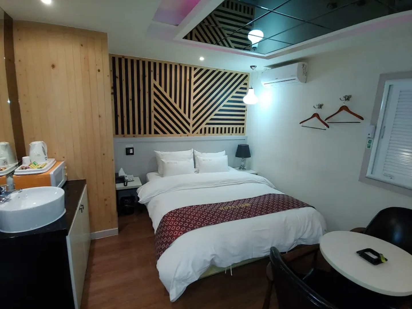 Apple Drive-in Motel