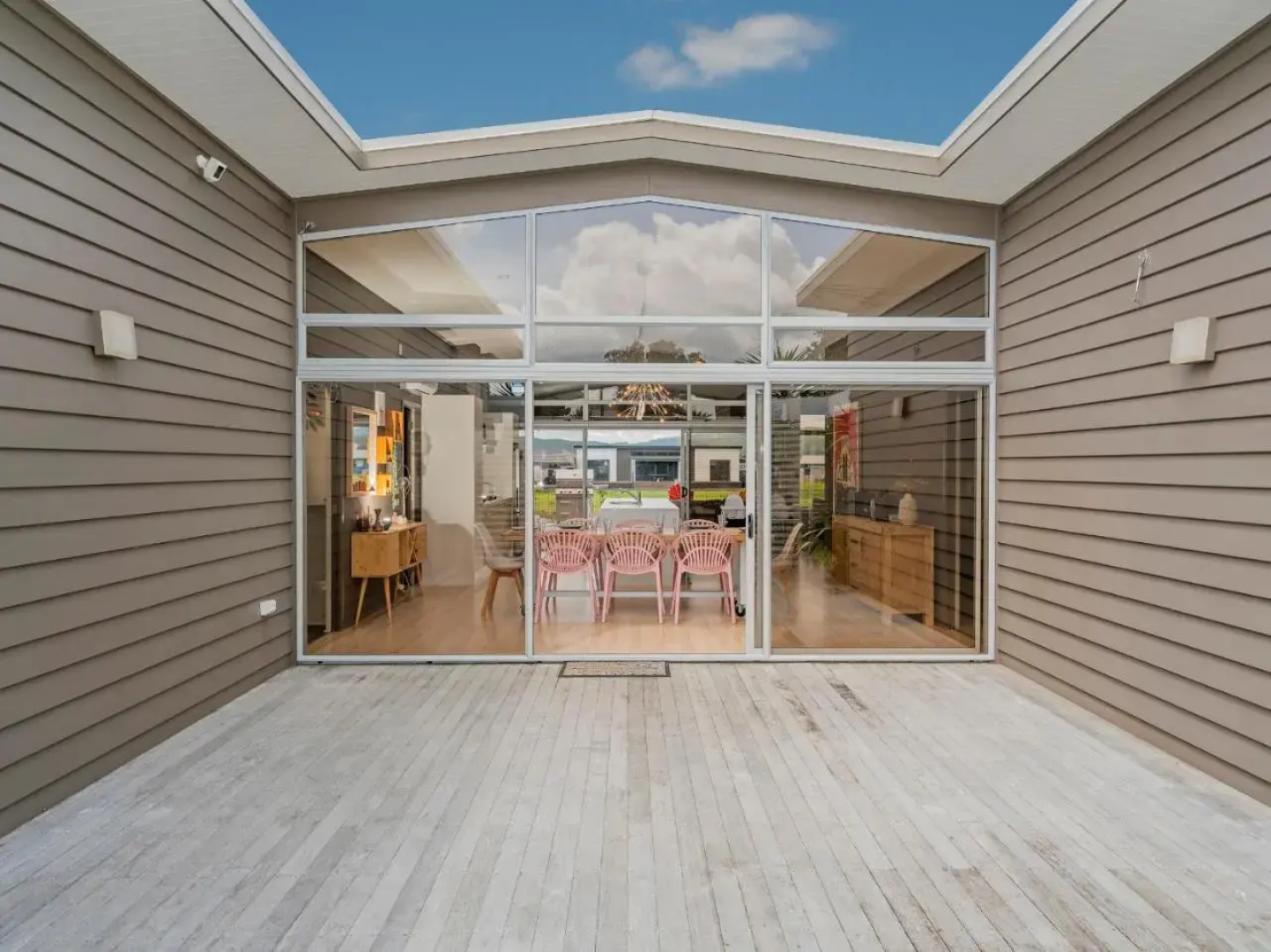 Sanctuary By The Water - Matarangi Holiday Home
