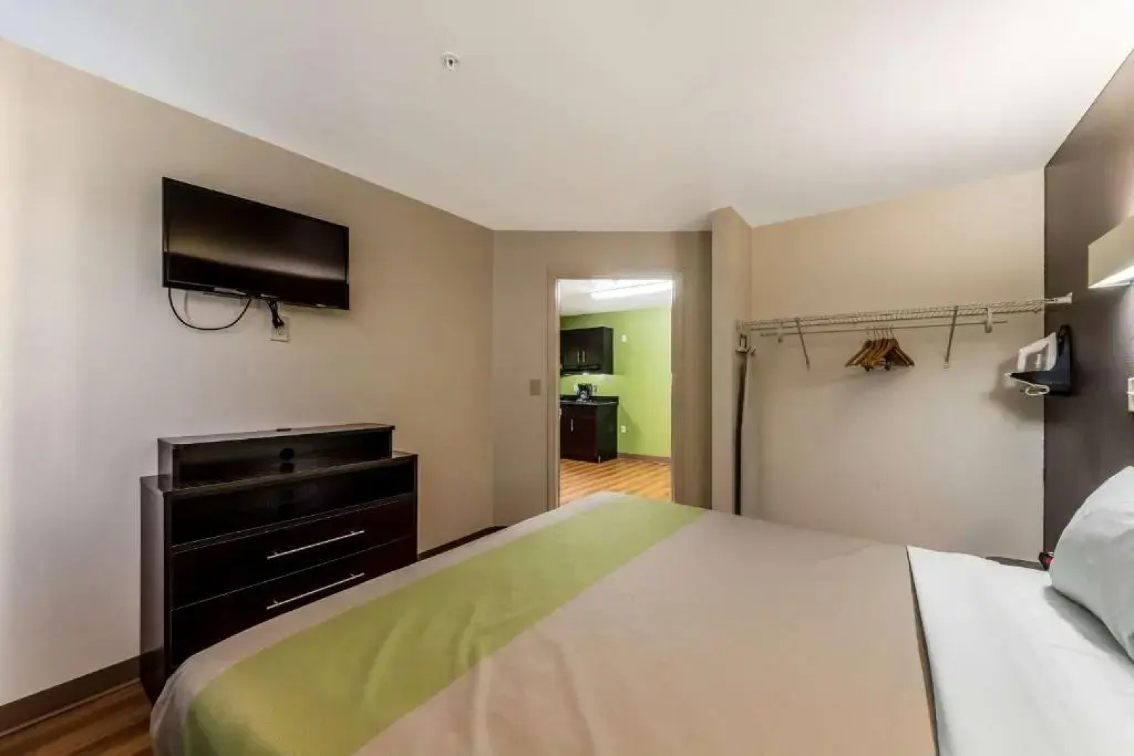 Super 8 by Wyndham Kenedy