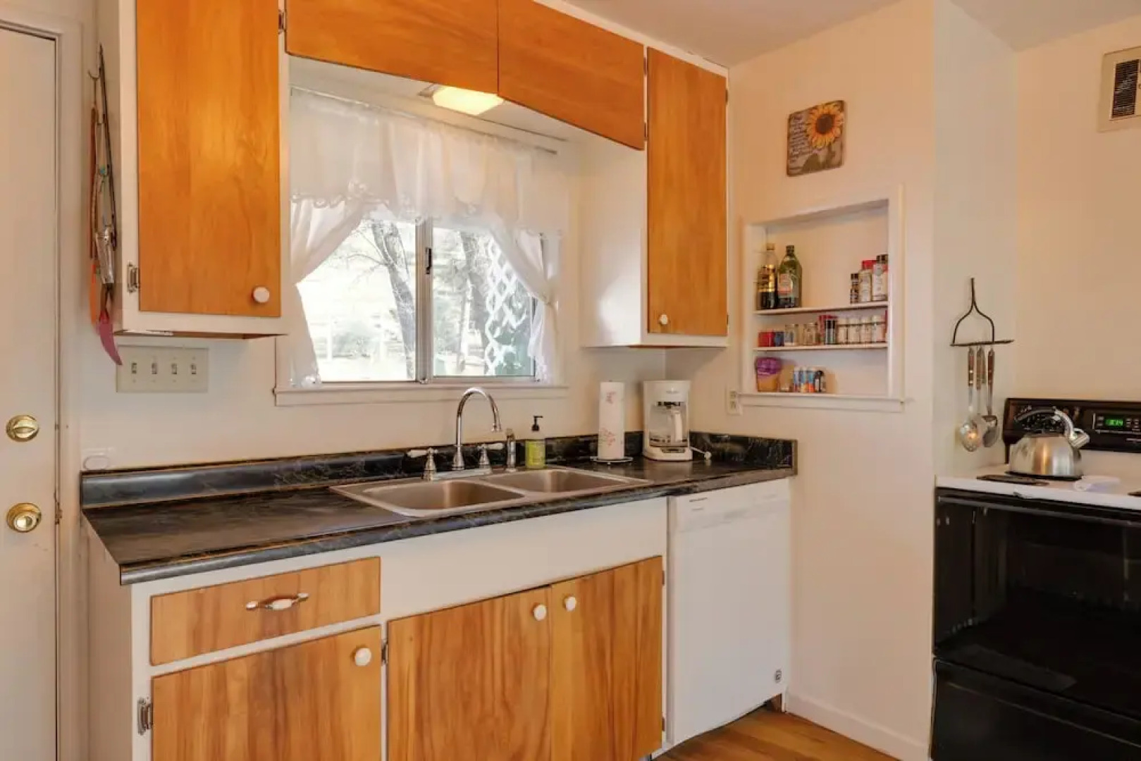 Walk to Downtown: Eclectic Murphys Home w/ Decks!