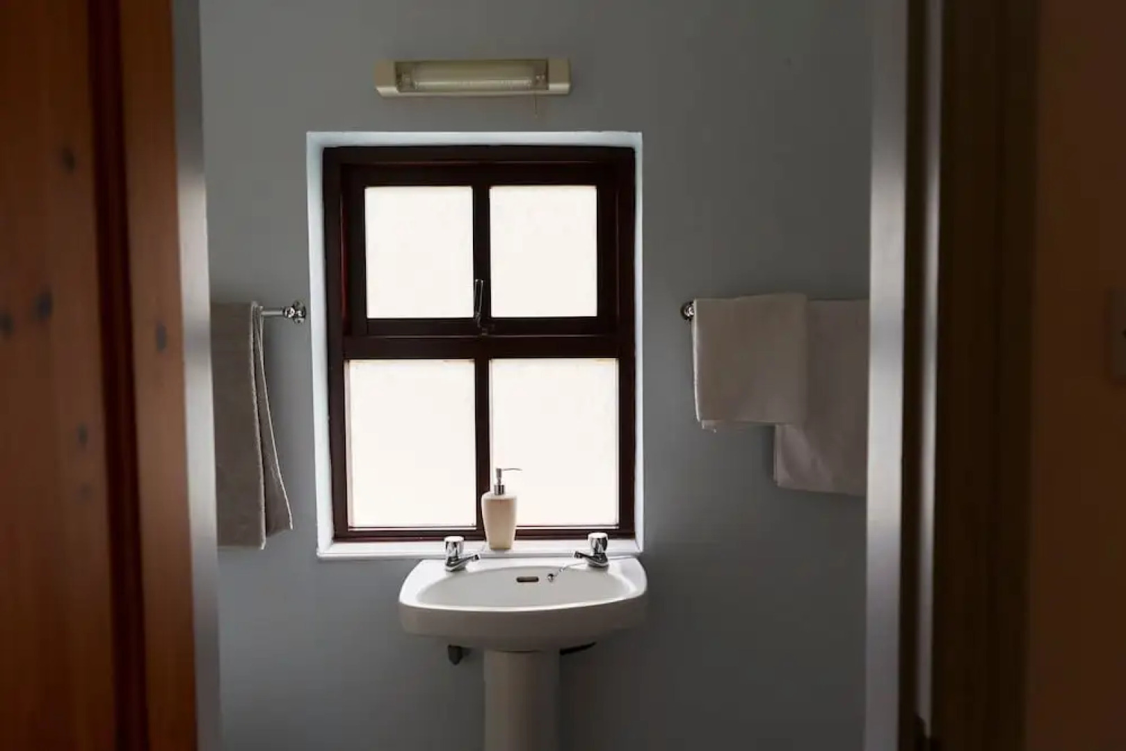 Sea View 1-bed Cottage With Private Garden