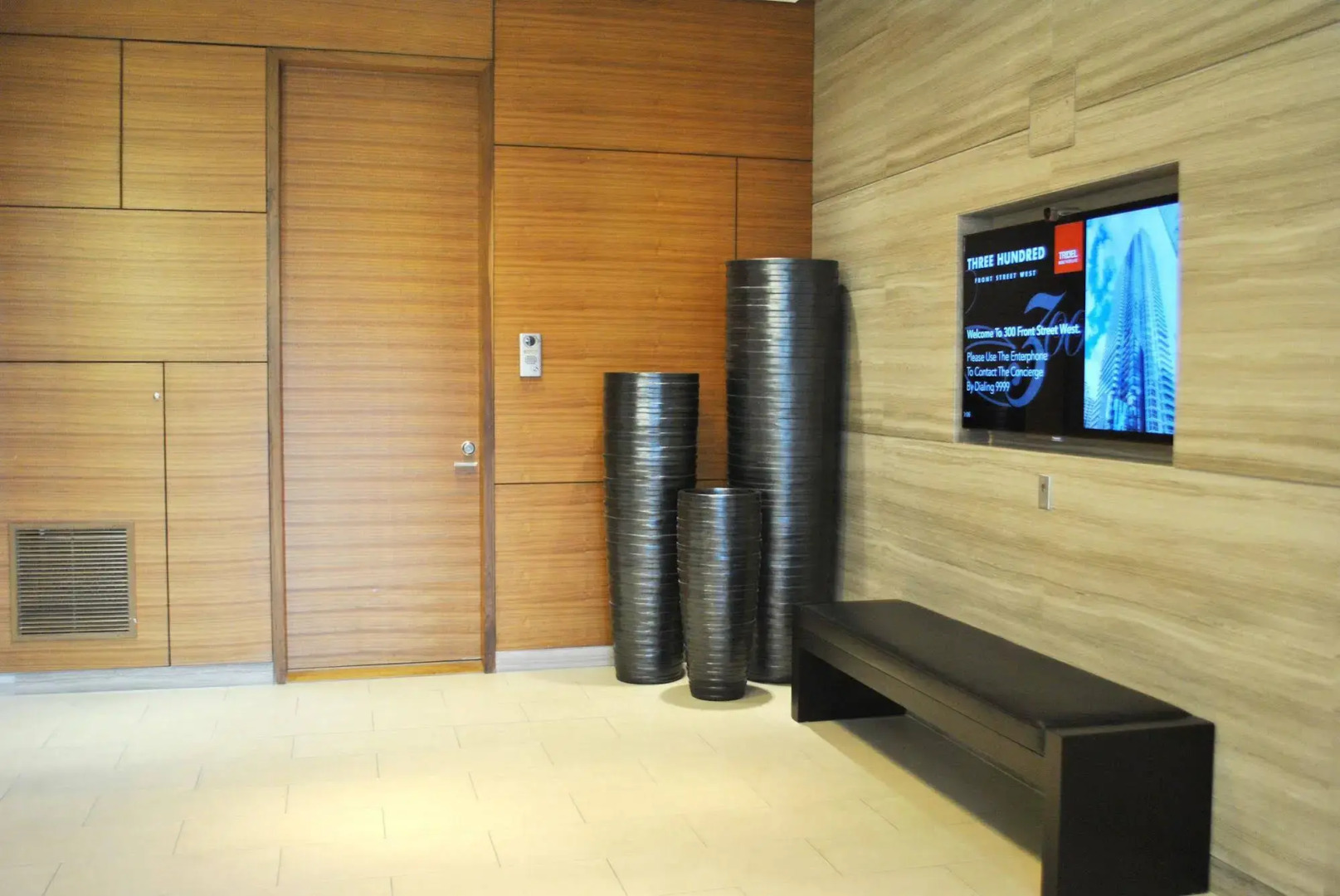 Livingsuites Toronto - Front & John