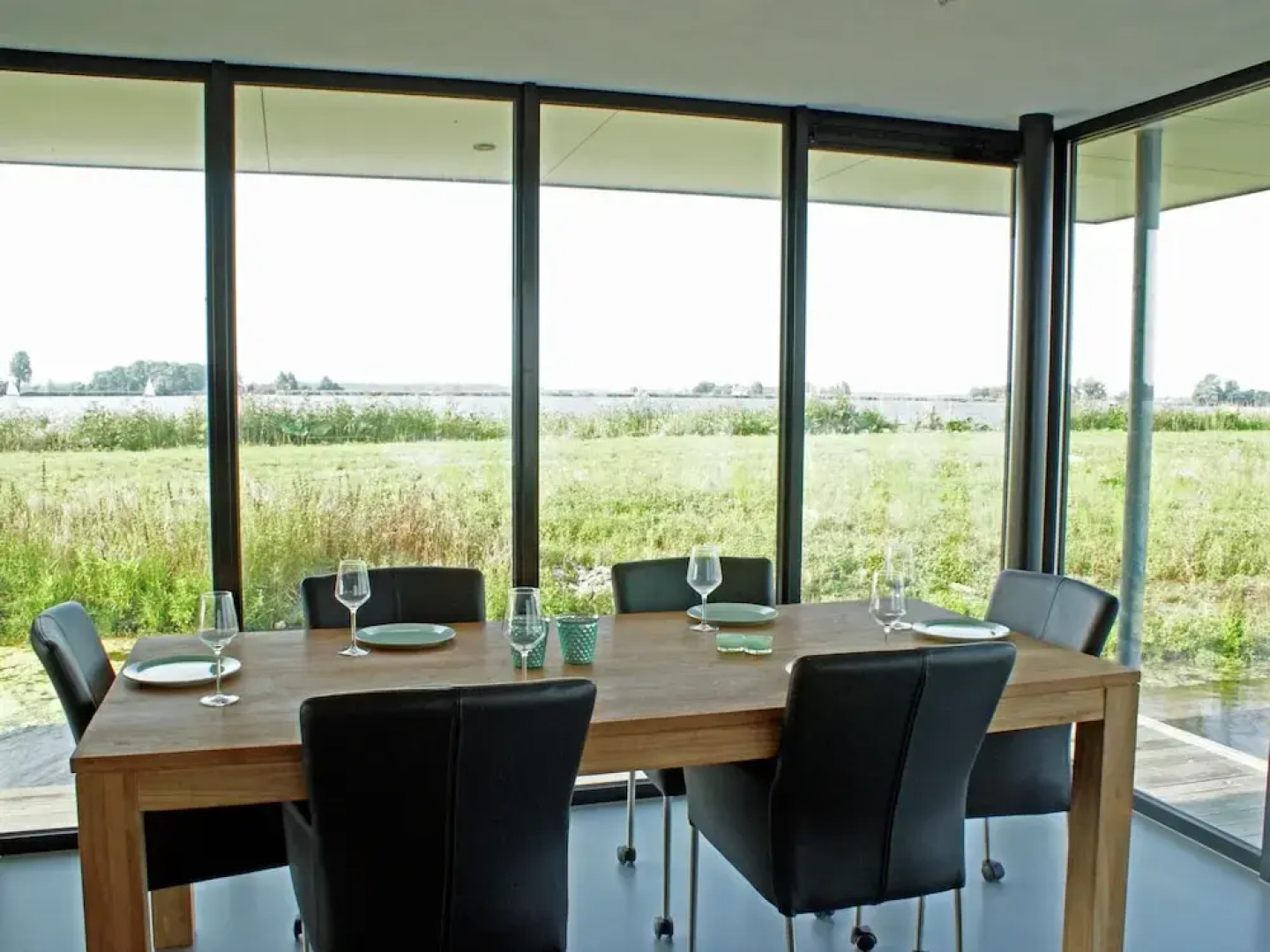 House Boat in Goengahuizen With Sauna