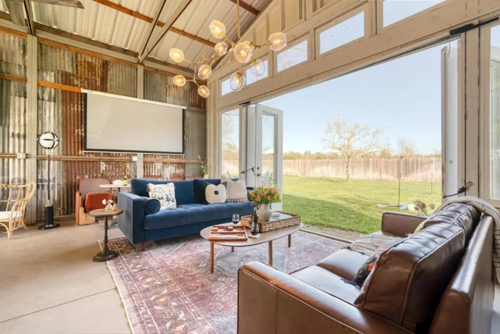 Coppola by Avantstay Explore The Wineries Near This Gorgeous Healdsburg Home w/ Bar & Large Yard