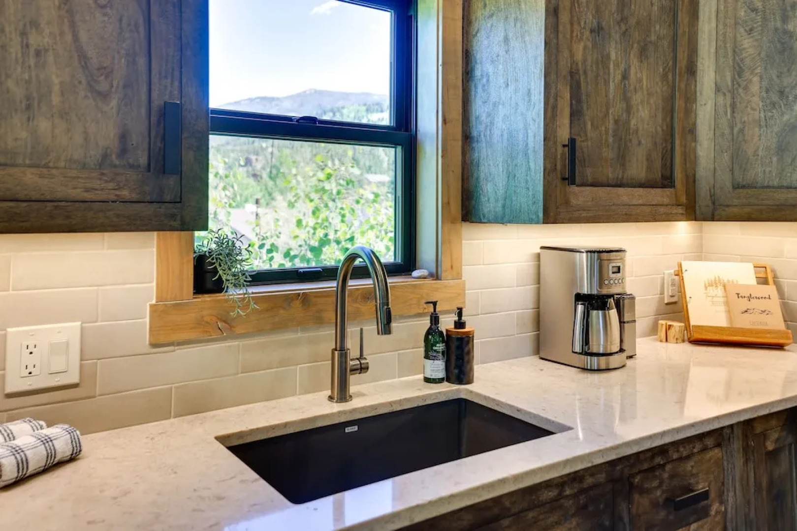 Updated Silverthorne Home w/ Hot Tub & Mtn Views!