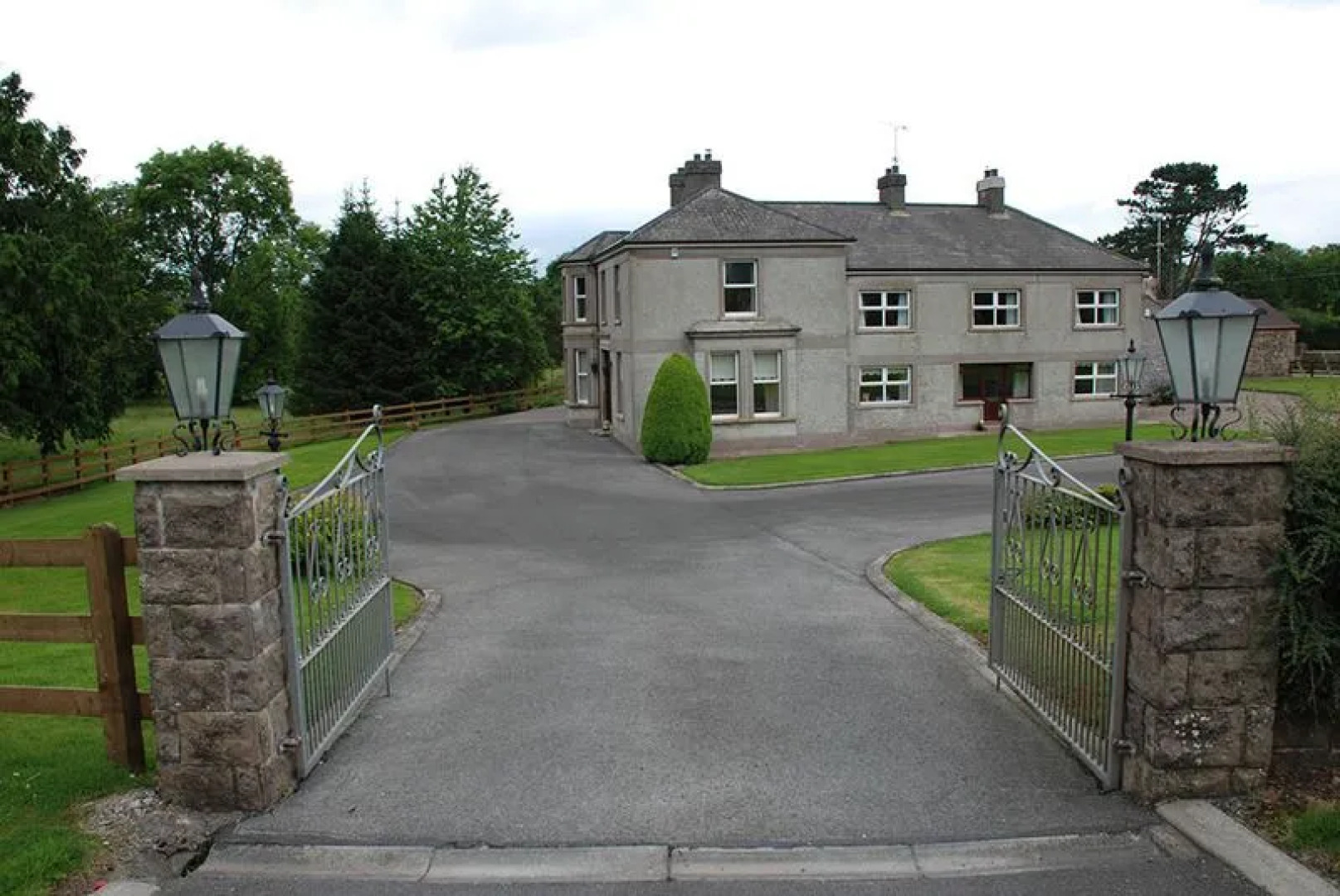 Derryvree House  Cottage