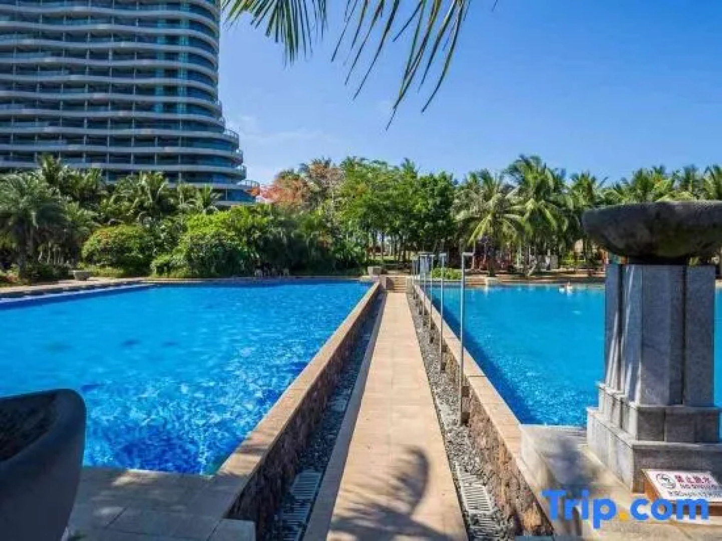 QionghaiBoAoYaZhouWanJiuzhouyang and Scene of Sea Holiday Mansion