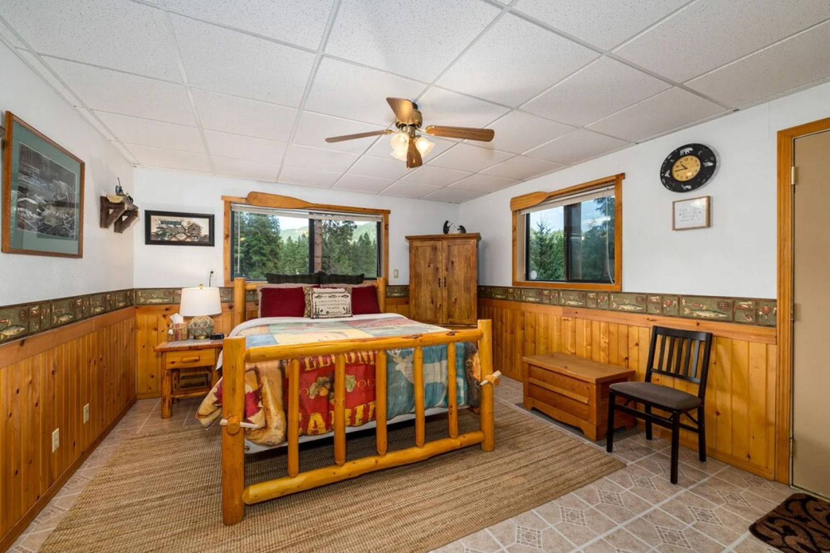 Log Cabin w/ Private Hot Tub on Wenatchee River!