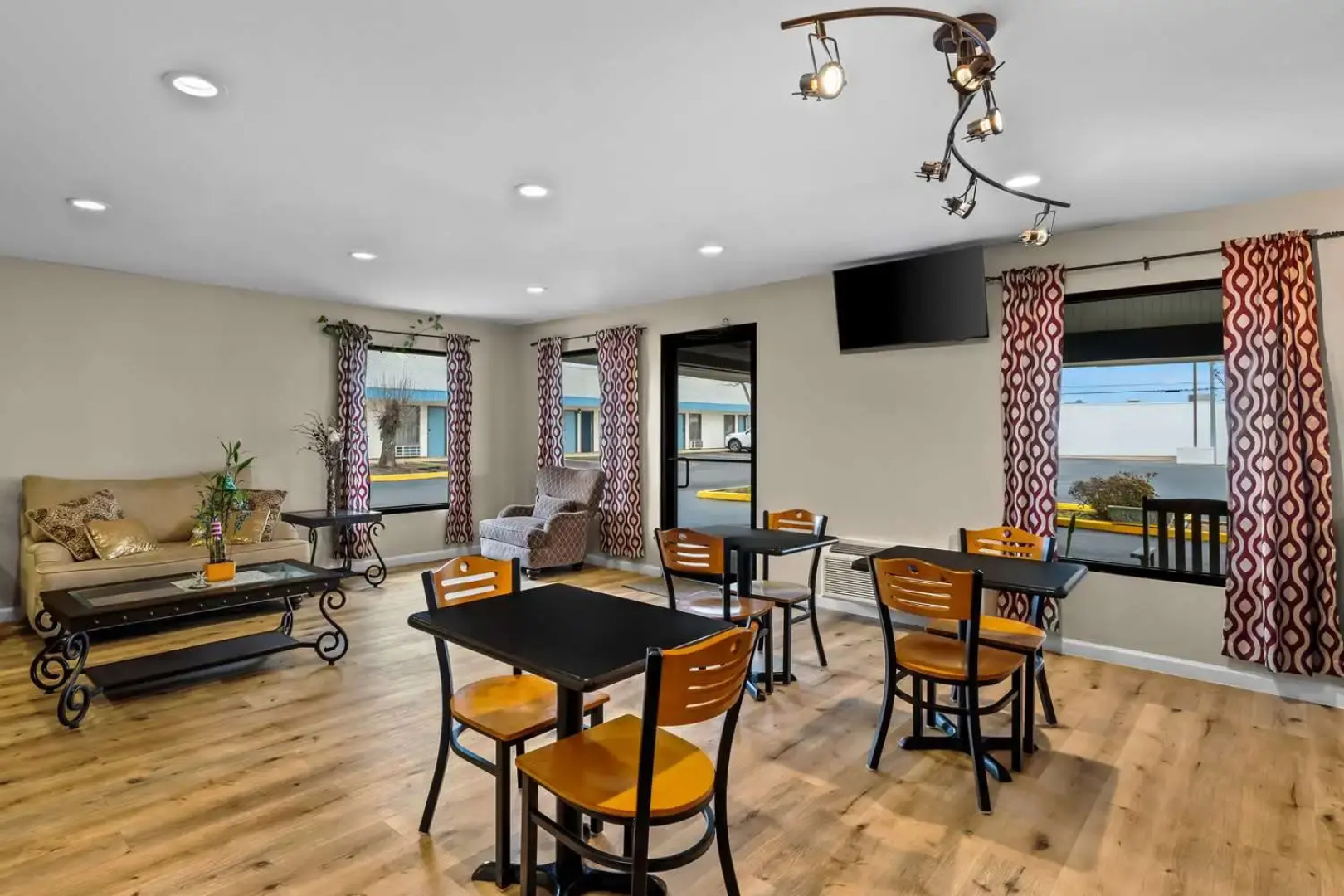 Rodeway Inn & Suites