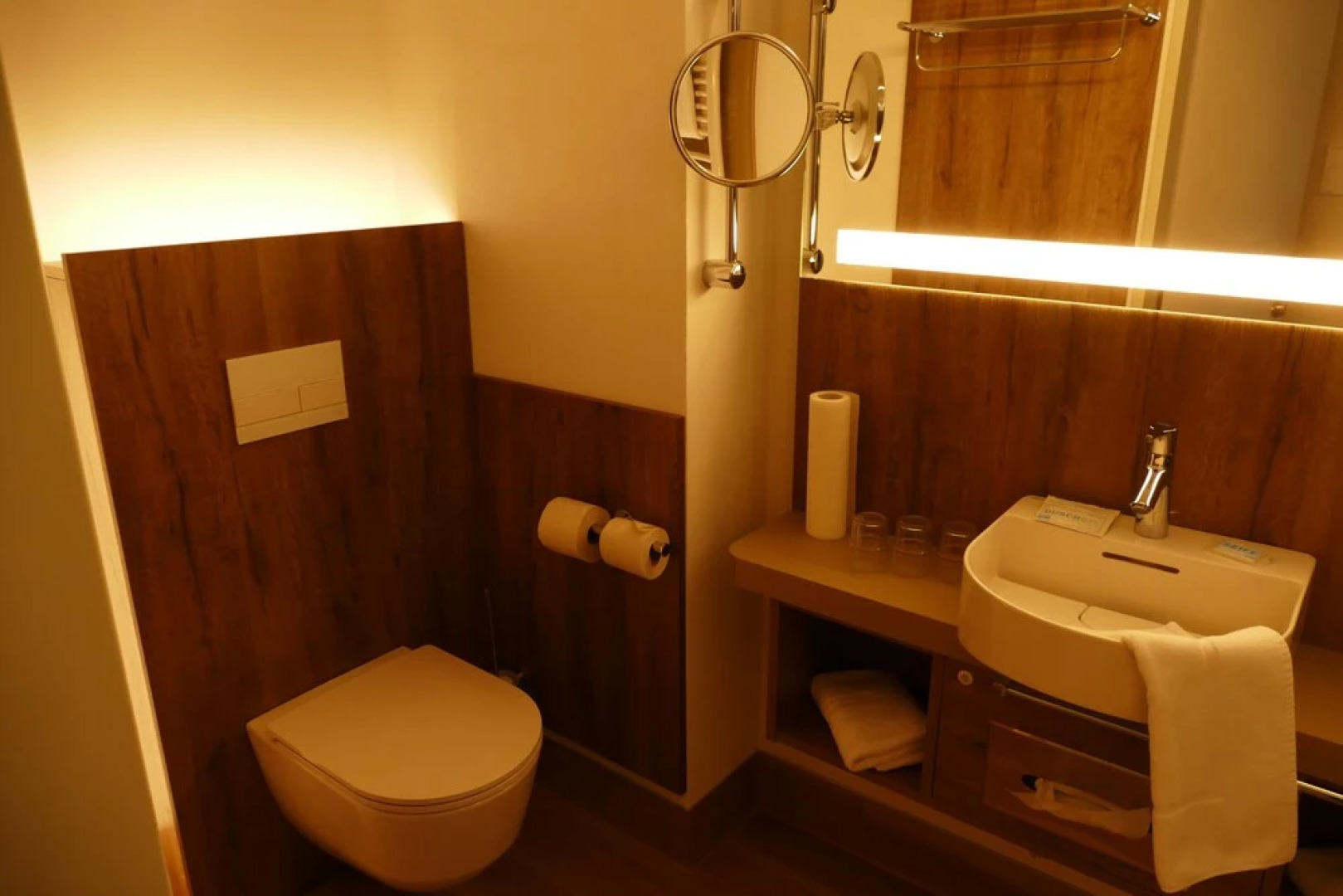 Meyn's Apartments & Hotel