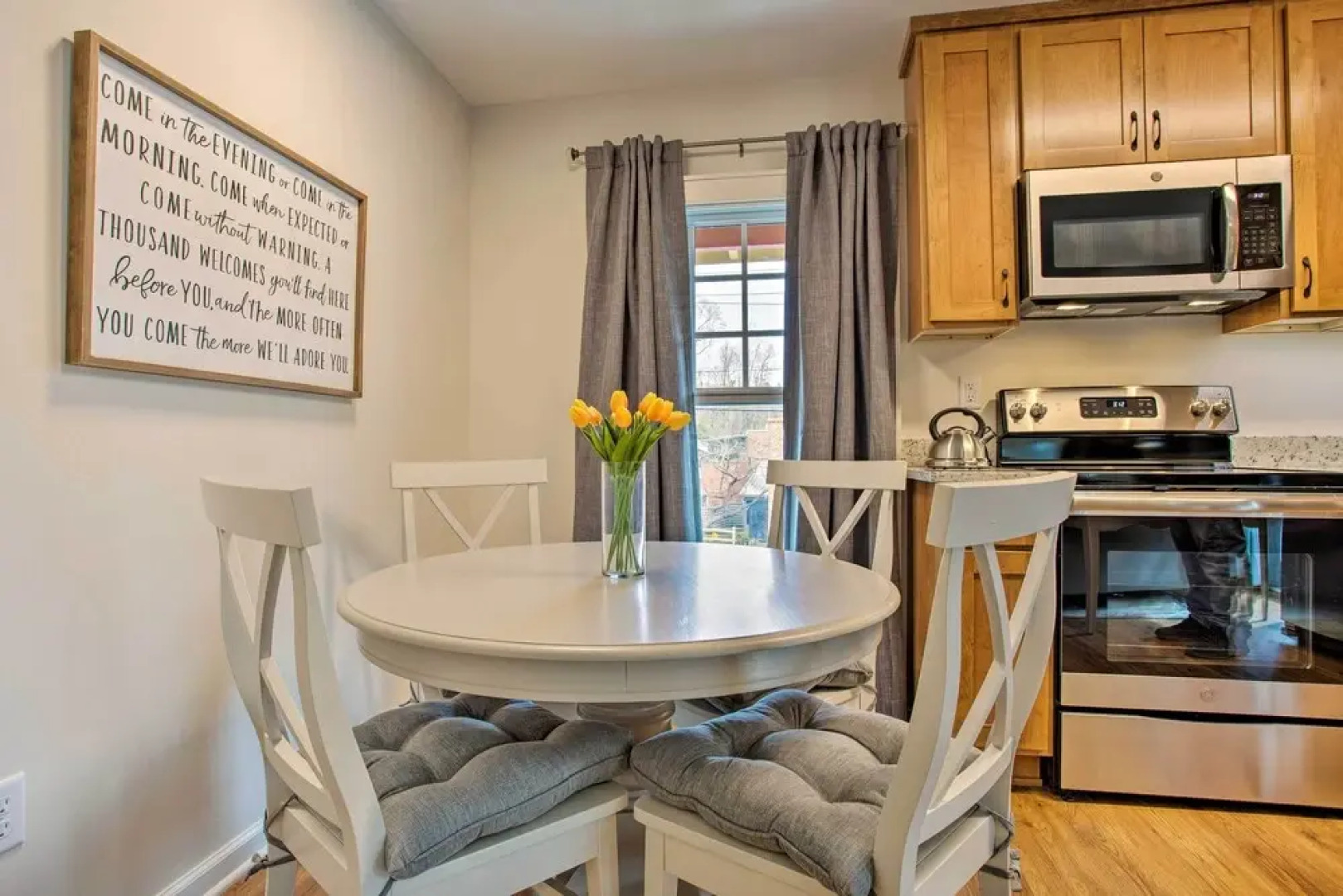 Walk to Dining: Saluda Main Street Retreat!