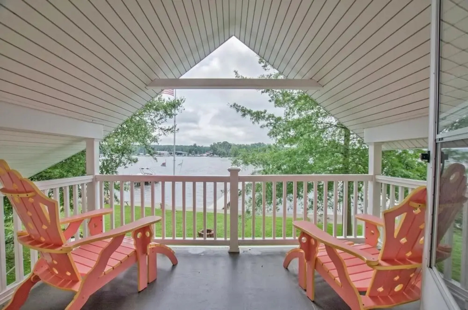 Beautiful Bonita 2 Bedroom Home by Redawning