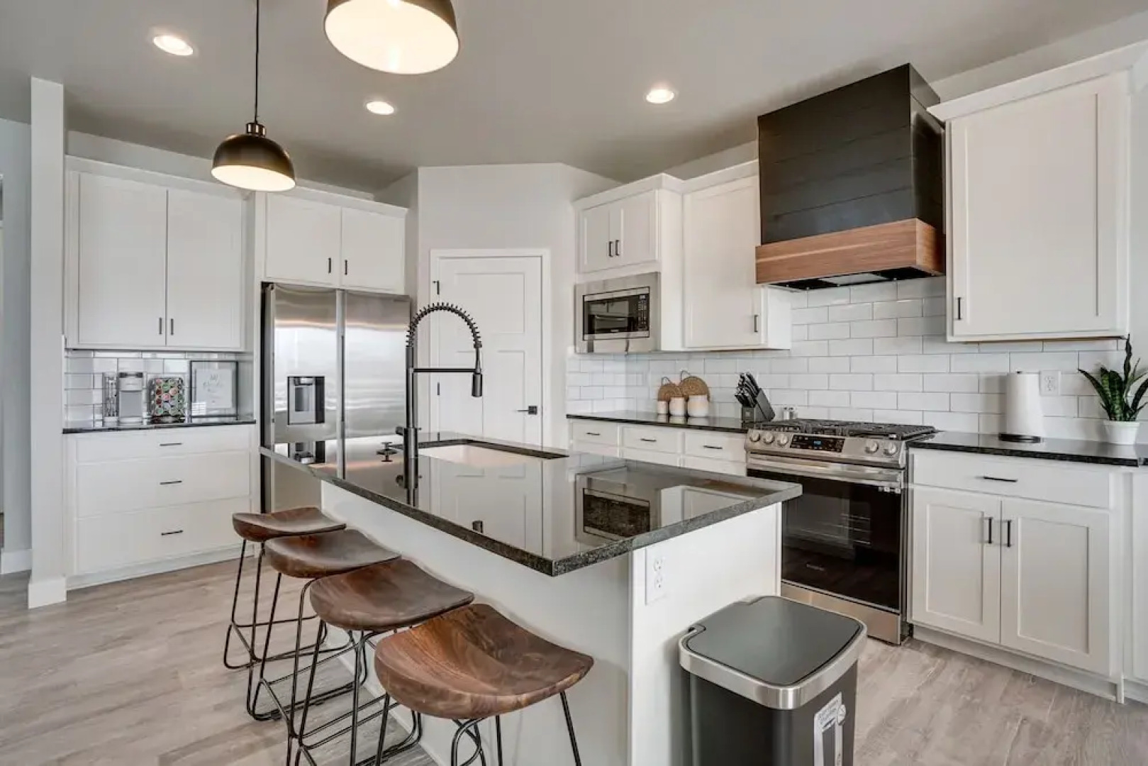 Family-friendly Townhome ~ 2 Mi to Windsor Lake!