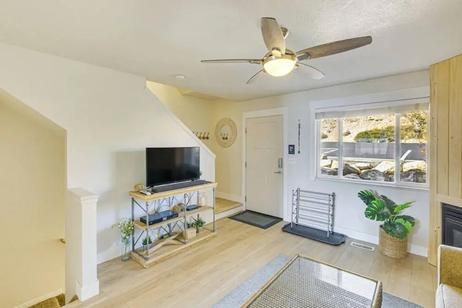 Spacious Garden City Townhome w/ Lake Views!