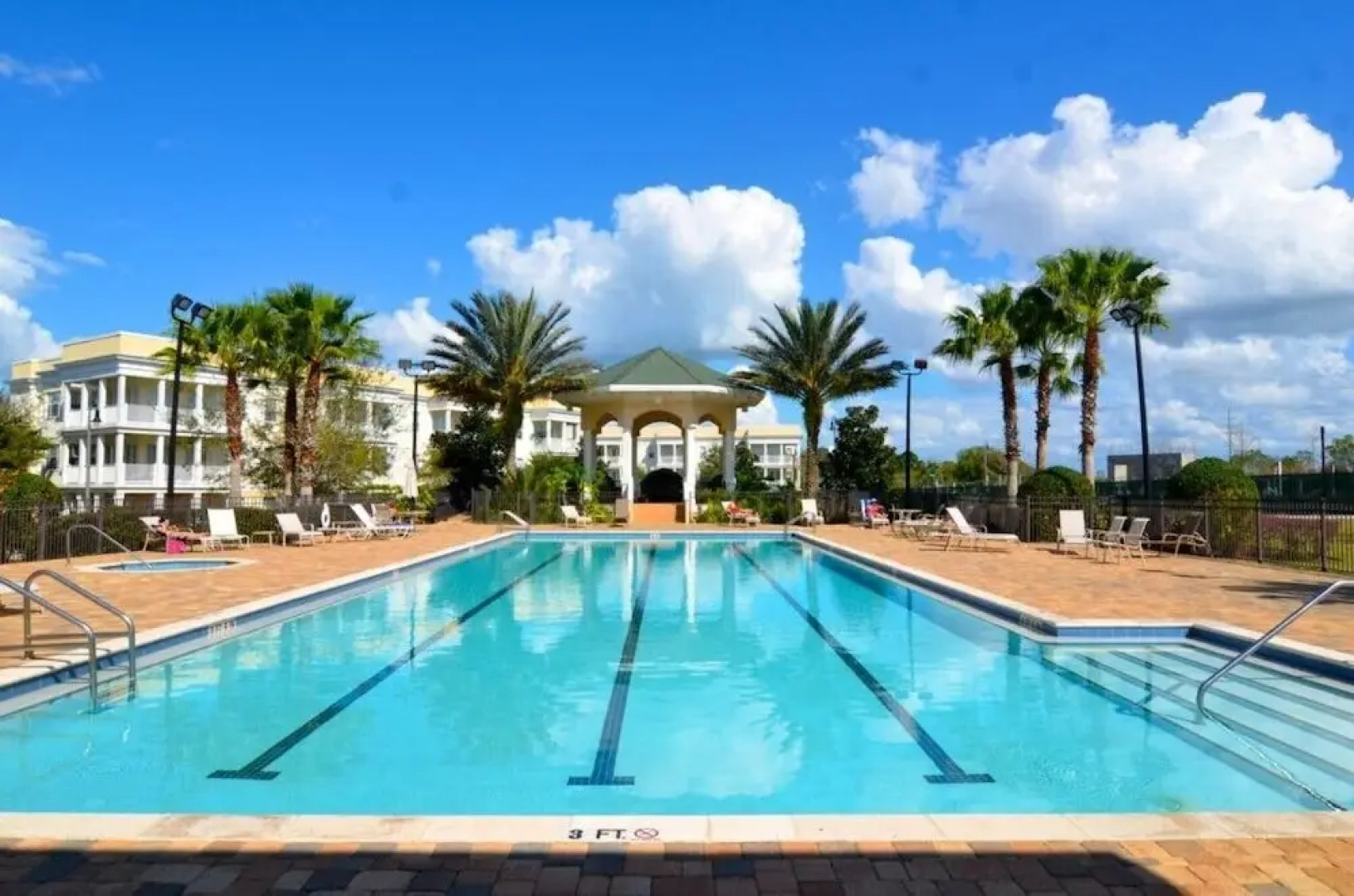 7468ed 3 Bedroom Condo