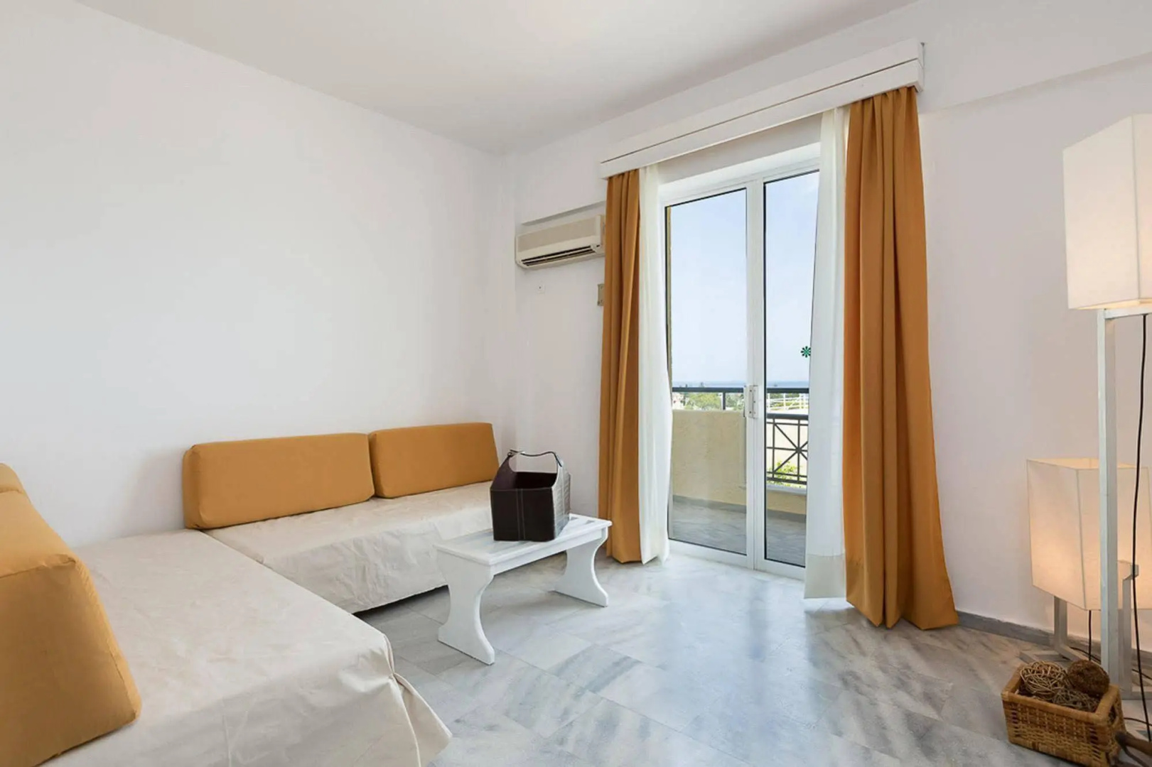 Castello Bianco Aparthotel