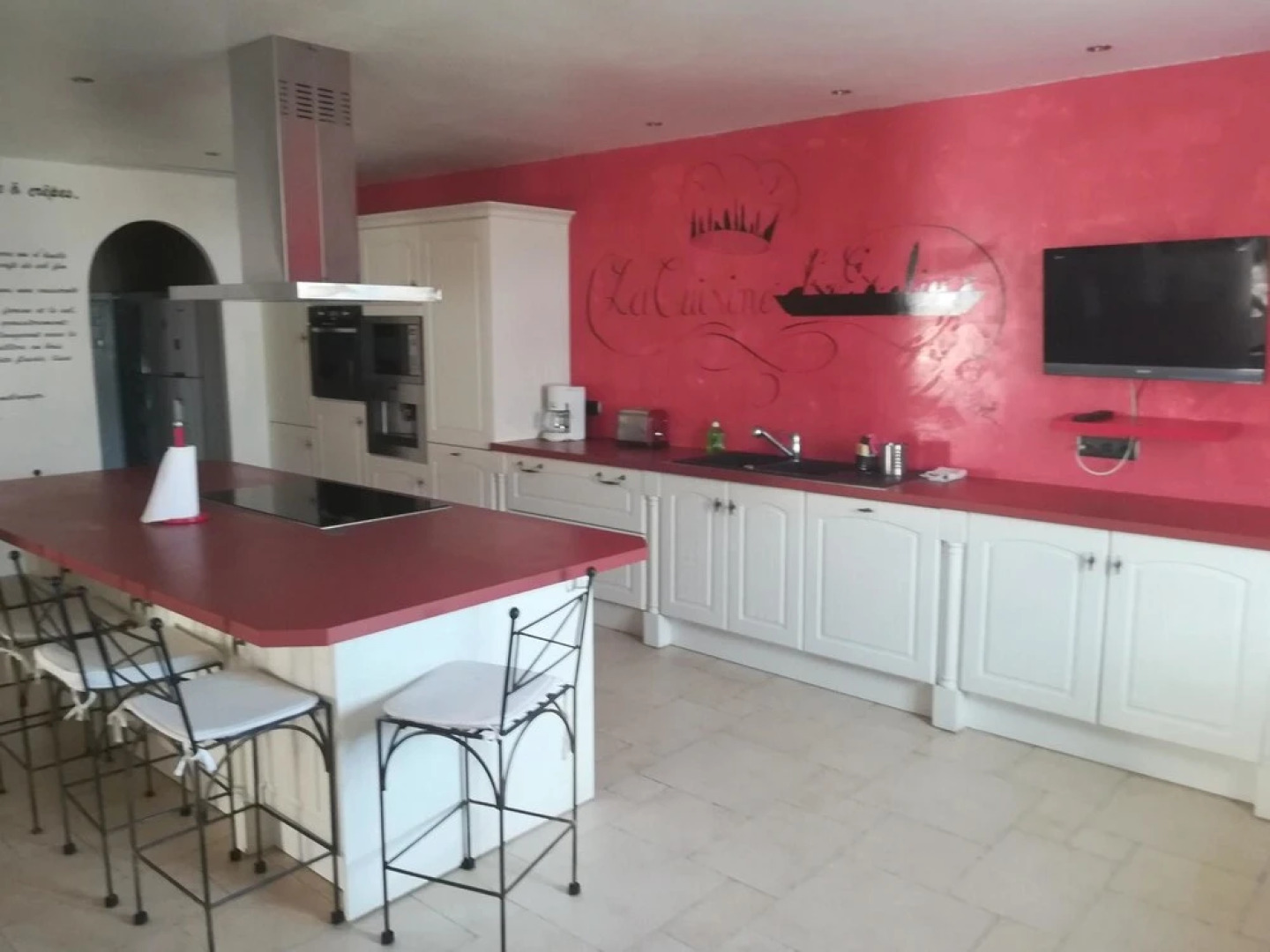 Villa With 3 Bedrooms in La Mole, With Wonderful Mountain View, Indoor