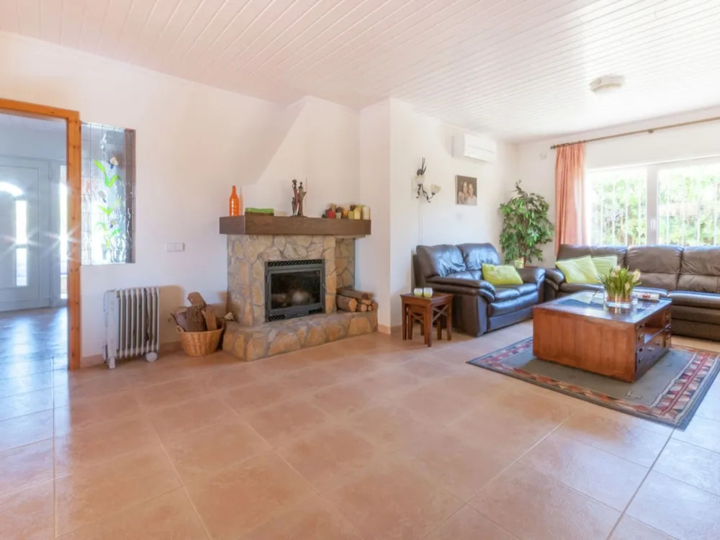 Fantastic Holiday Home With Private Pool at the Port Including a Private Berth