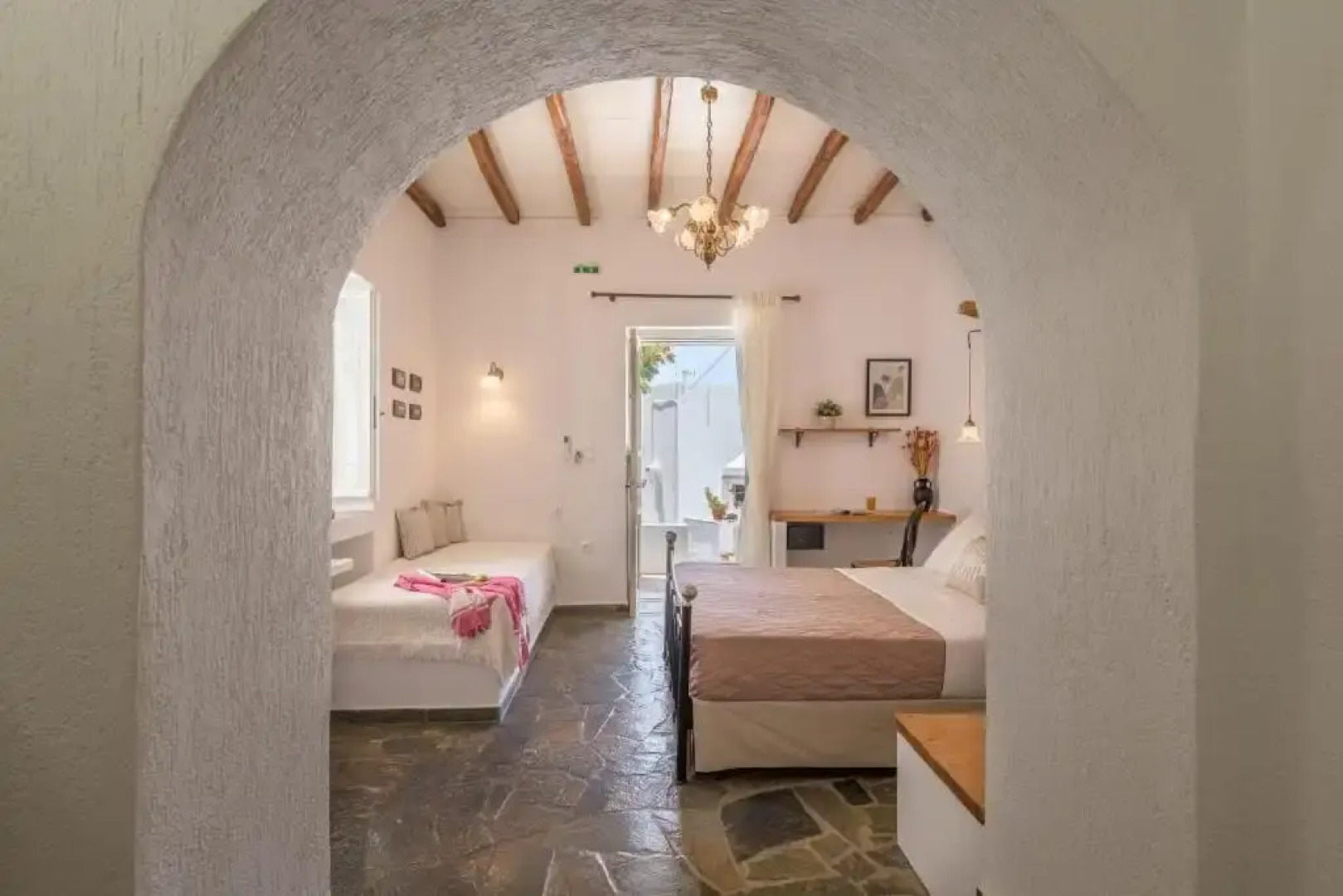 Anastasias Rooms Triovasalos