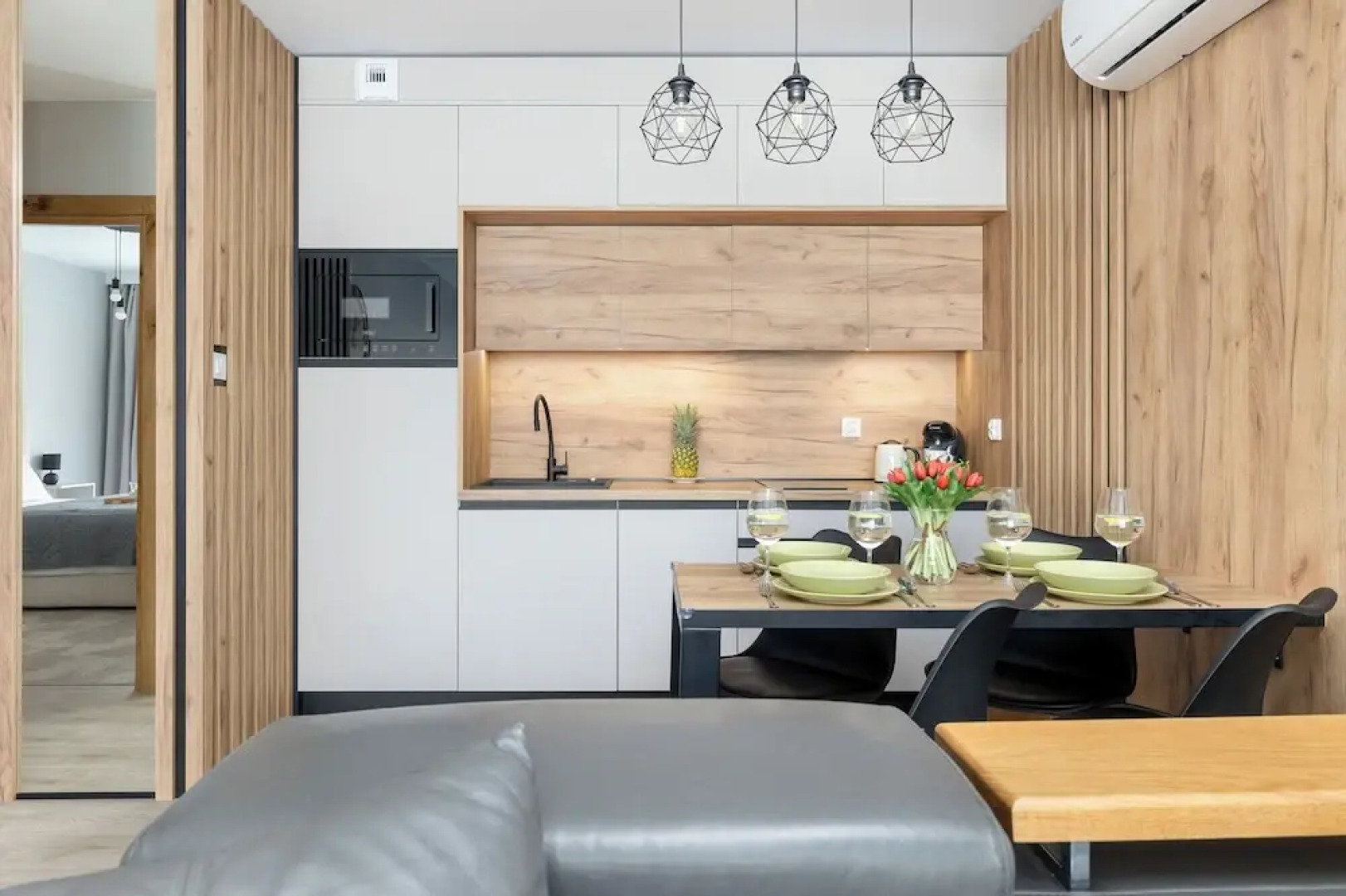 Apartment With Parking by Renters