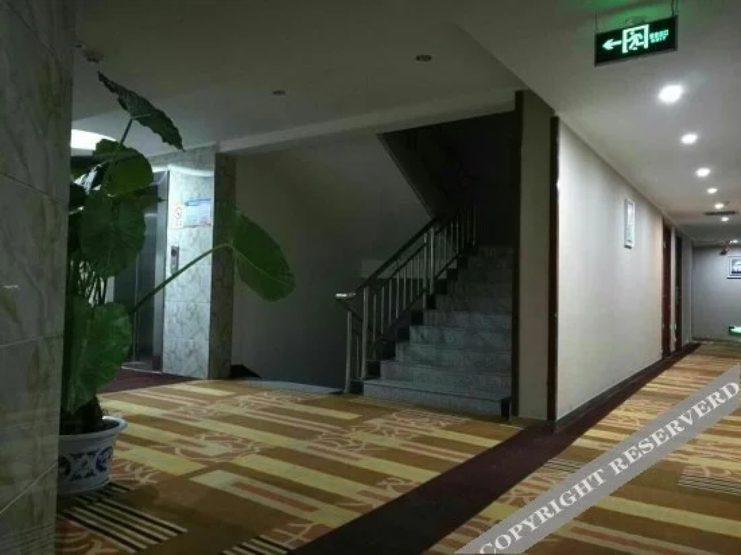 Super 8 Hotel (Luonan New Bus Station)