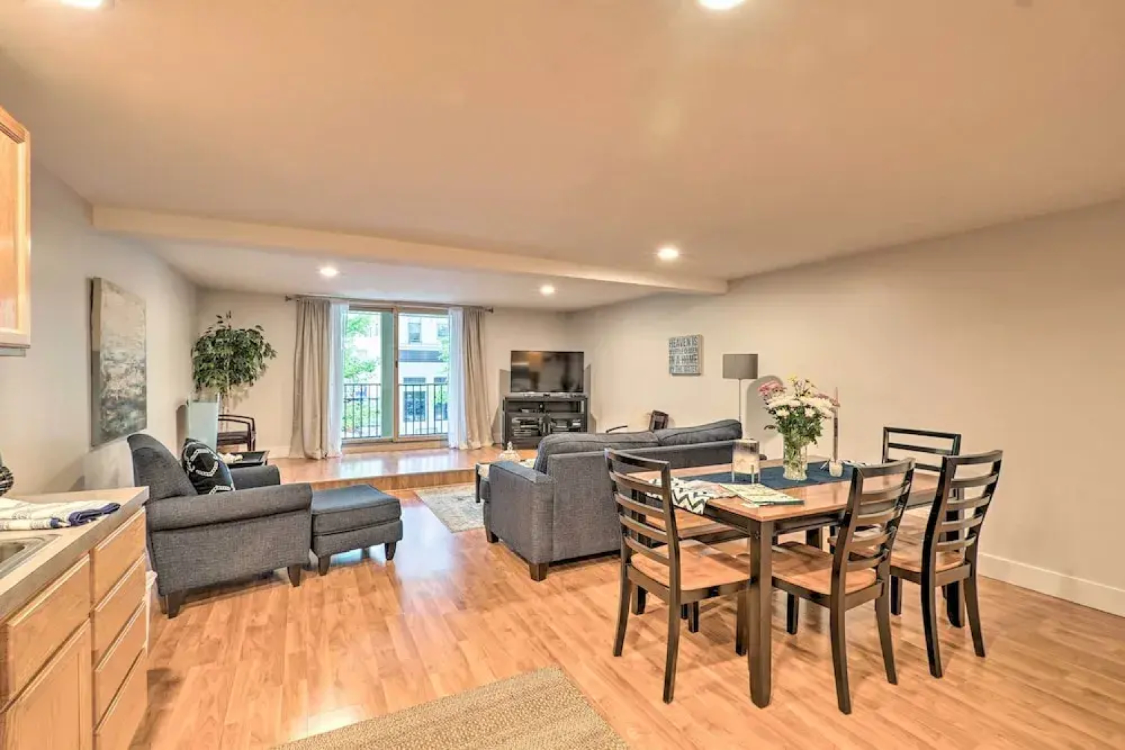 Cute Grand Haven Apartment: Walk Downtown Streets!