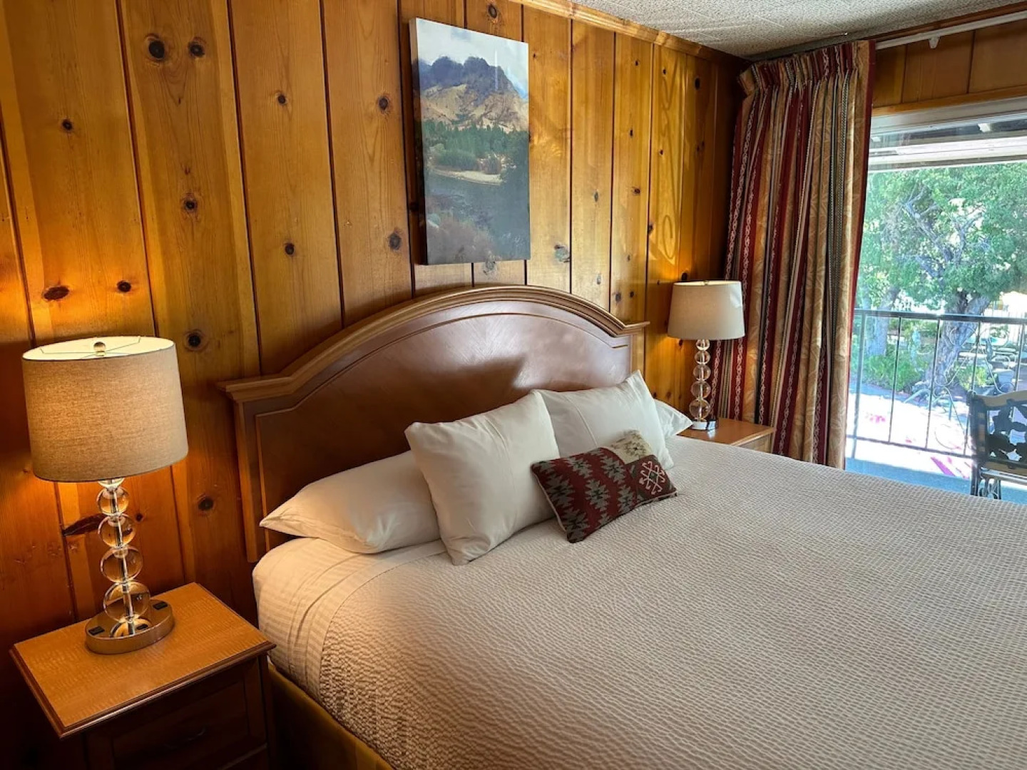 Piazza's Pine Cone Inn