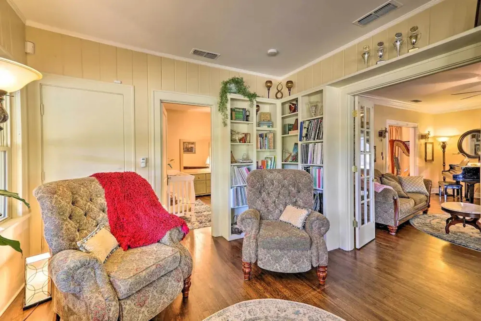 Walk to Midwestern State: Wichita Falls Cottage!