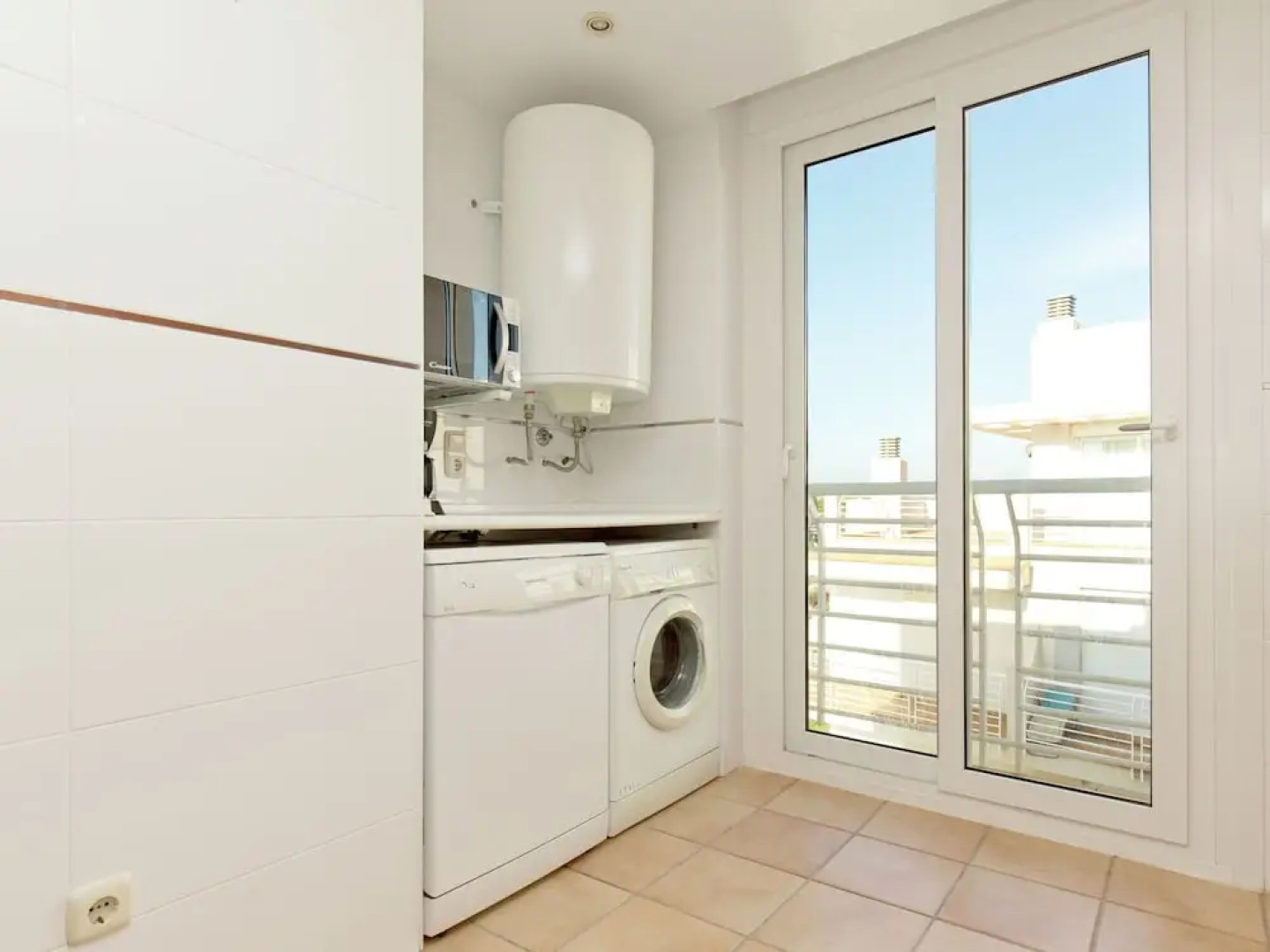 Quaint Apartment near Sea