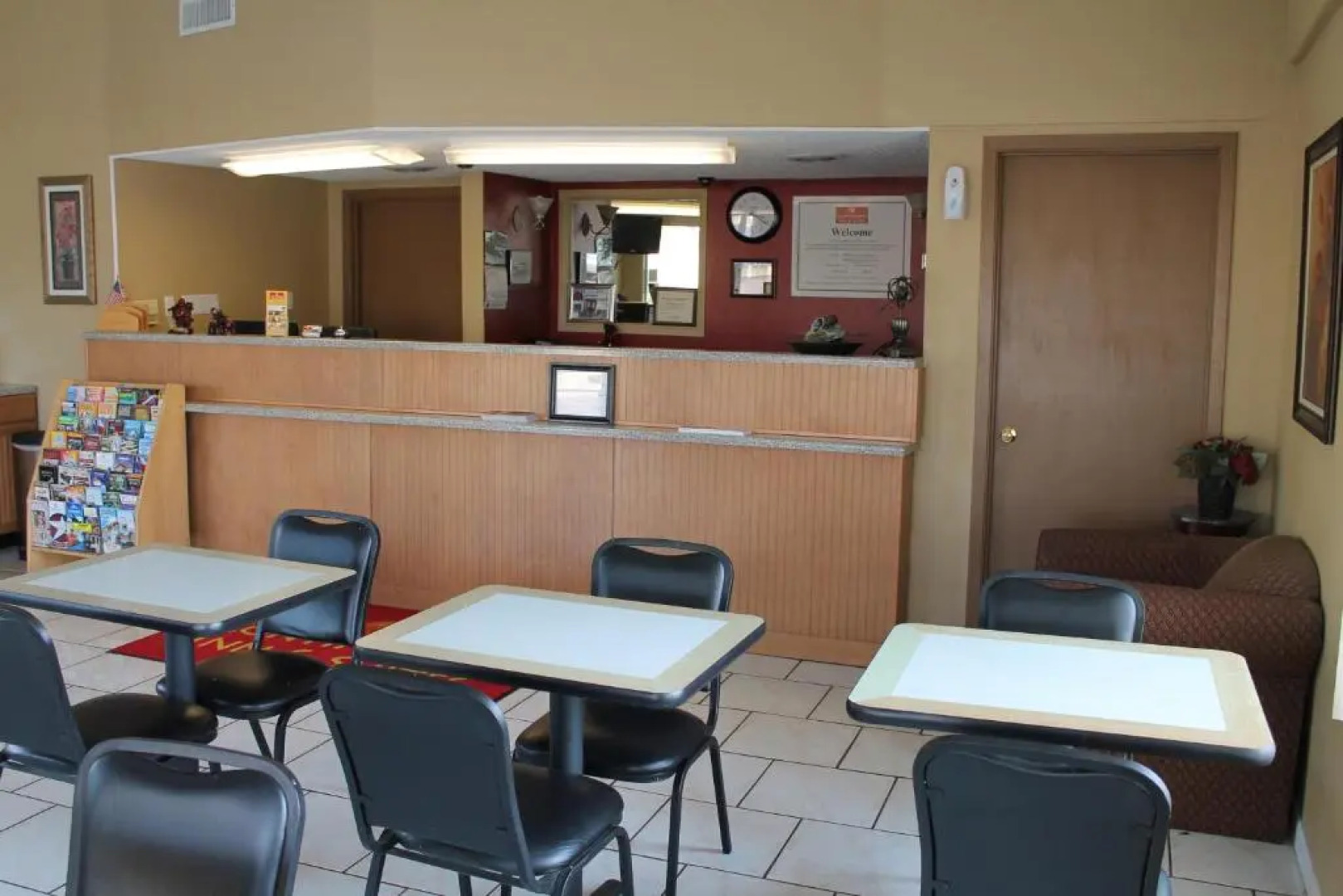 Continental Inn & Suites Nacogdoches TX / SFA  University/Downtown