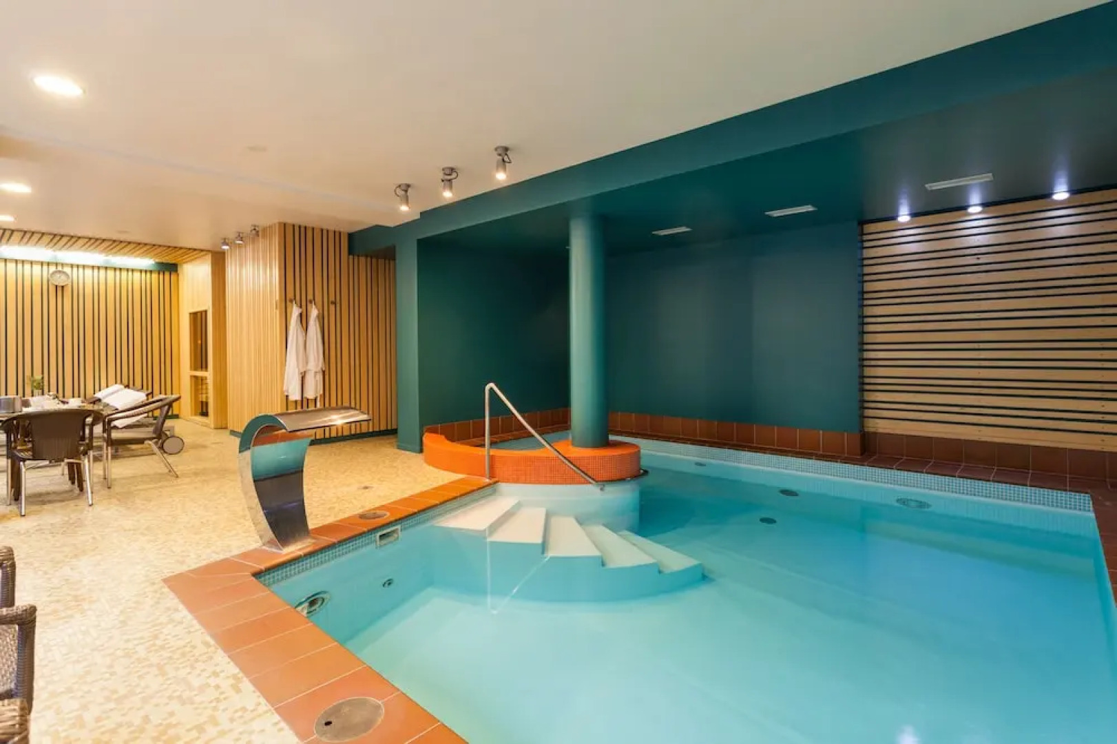 Отель Amber Sea