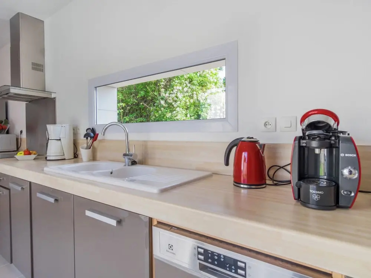 Luxury Holiday Home With Lawn in Beaumont-en-véron Near Chinon