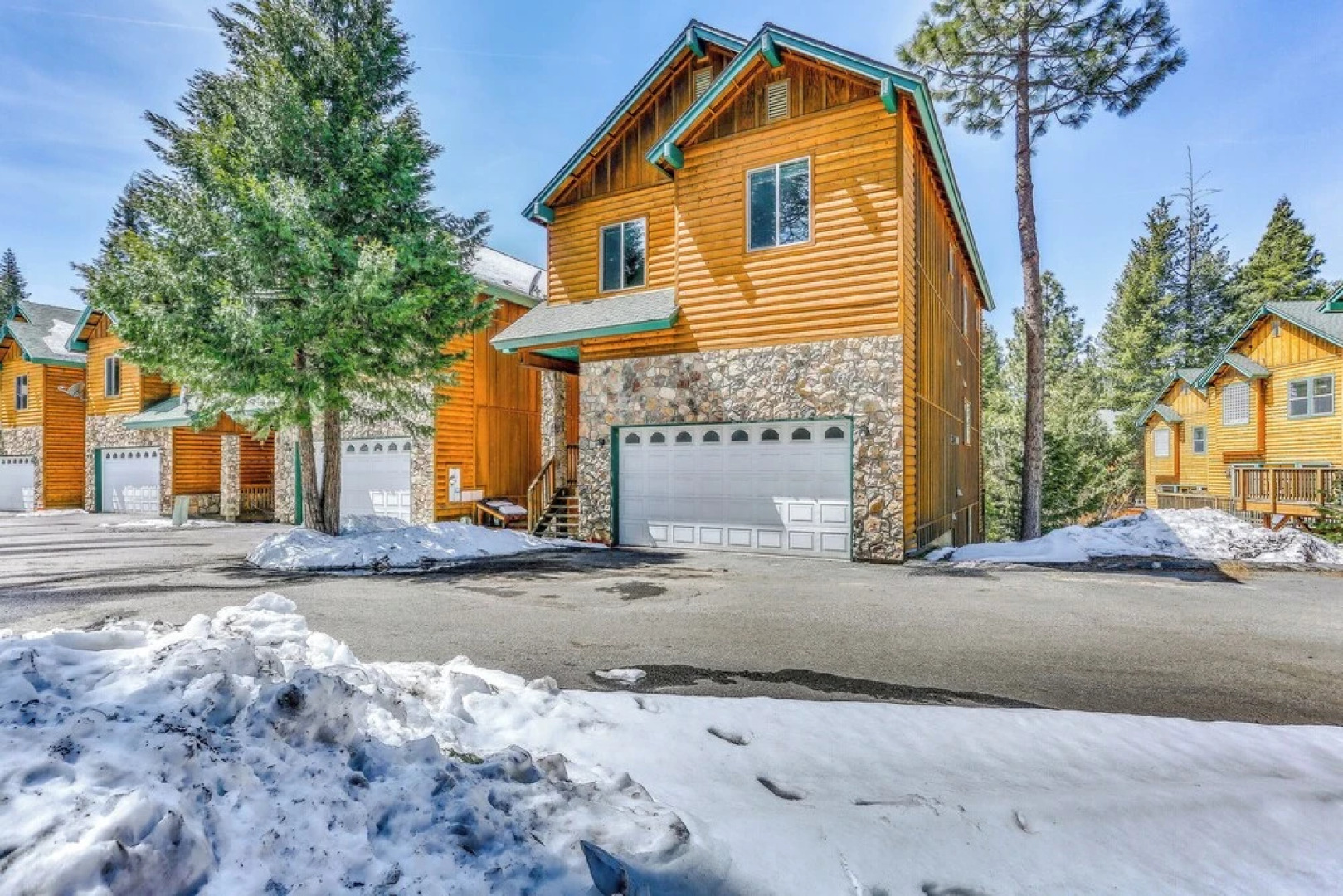 3 Mi to Shaver Lake: Family Home w/ Deck!