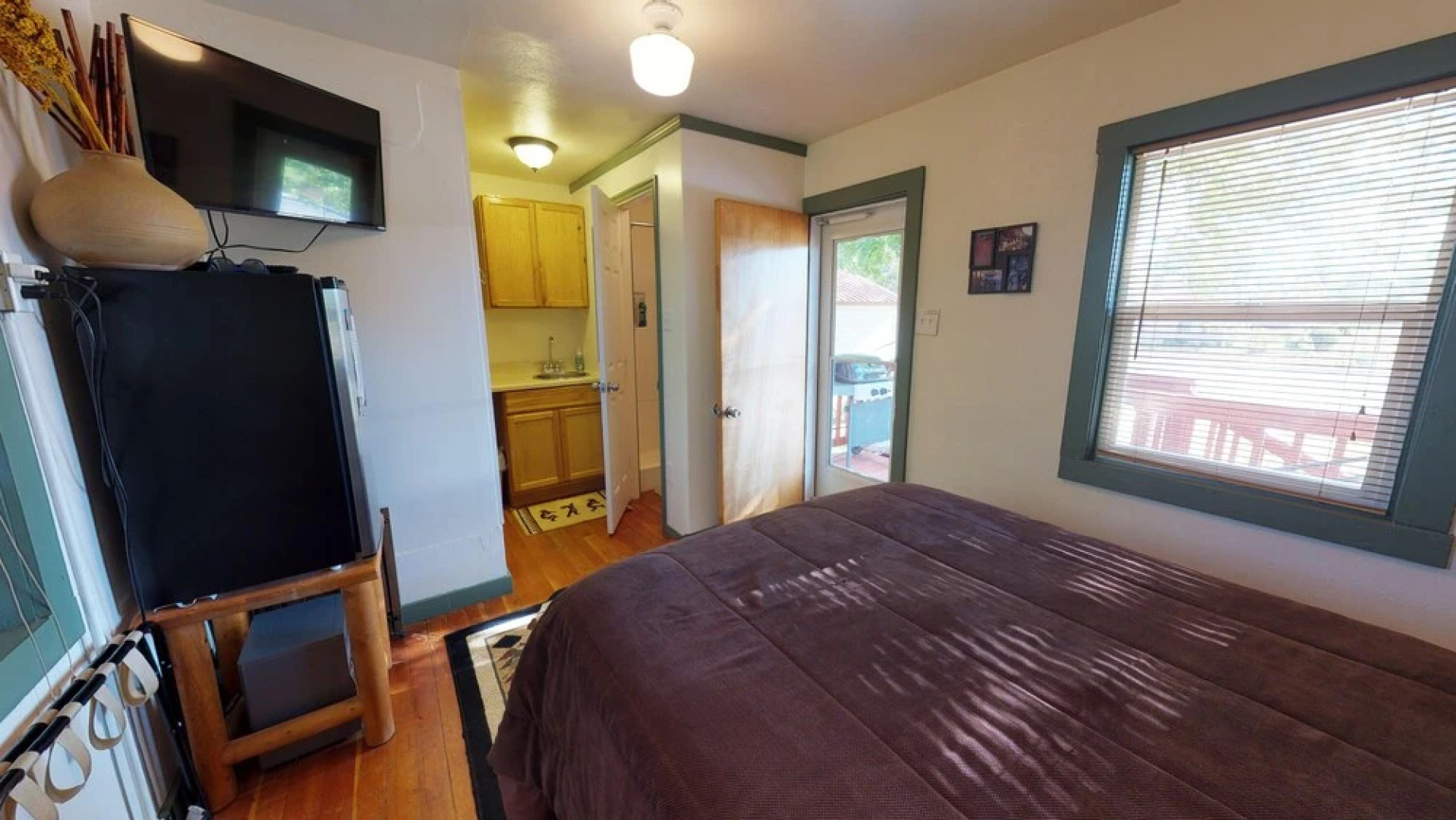 The Cozy Kokopelli Studio Cabin