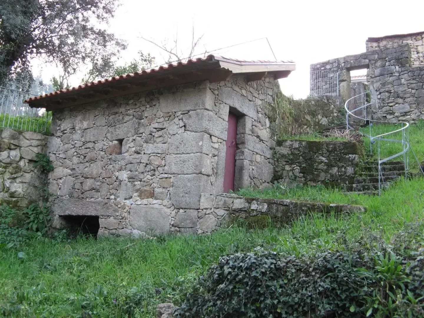 House With 4 Bedrooms in Povoa de Lanhoso, With Wonderful Mountain View, Pool Access and Enclosed Garden - 35 km From the Beach