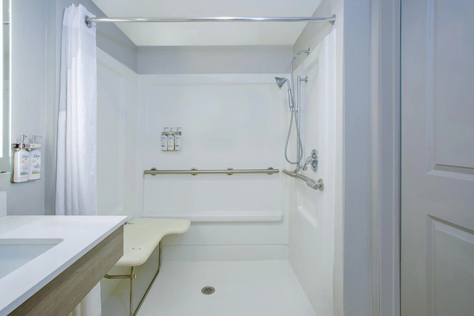 Holiday Inn Express & Suites Oceanfront by IHG