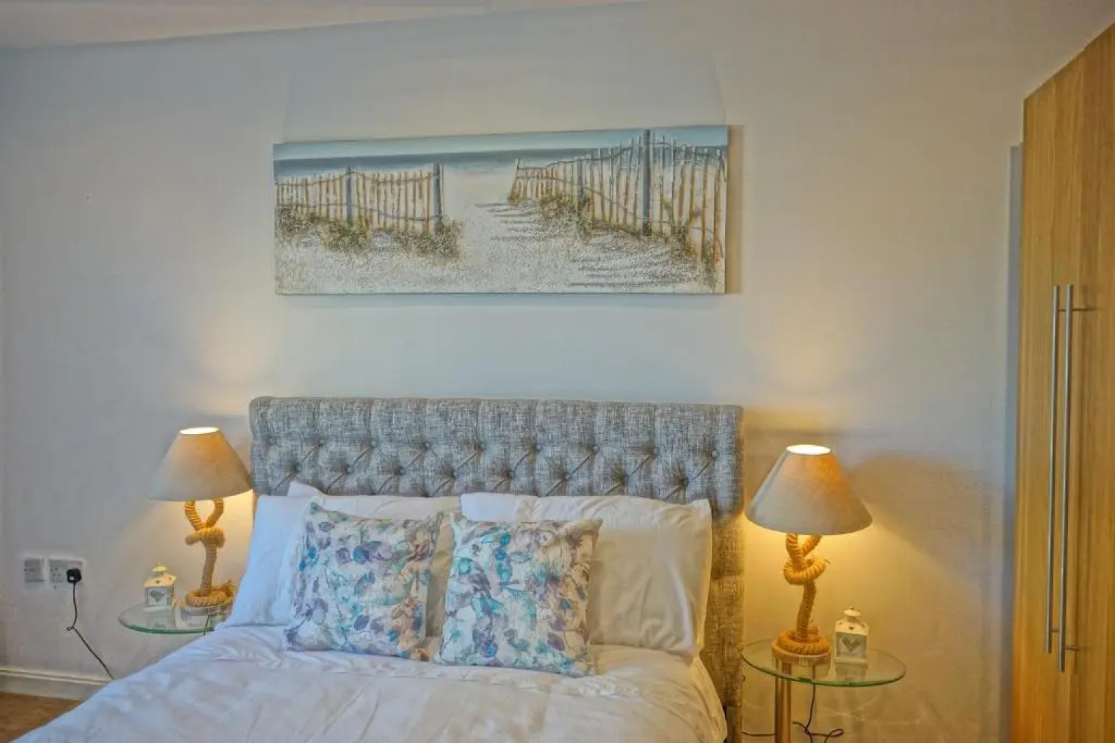 Penthouse Swansea Marina City Centre 100m from Beach