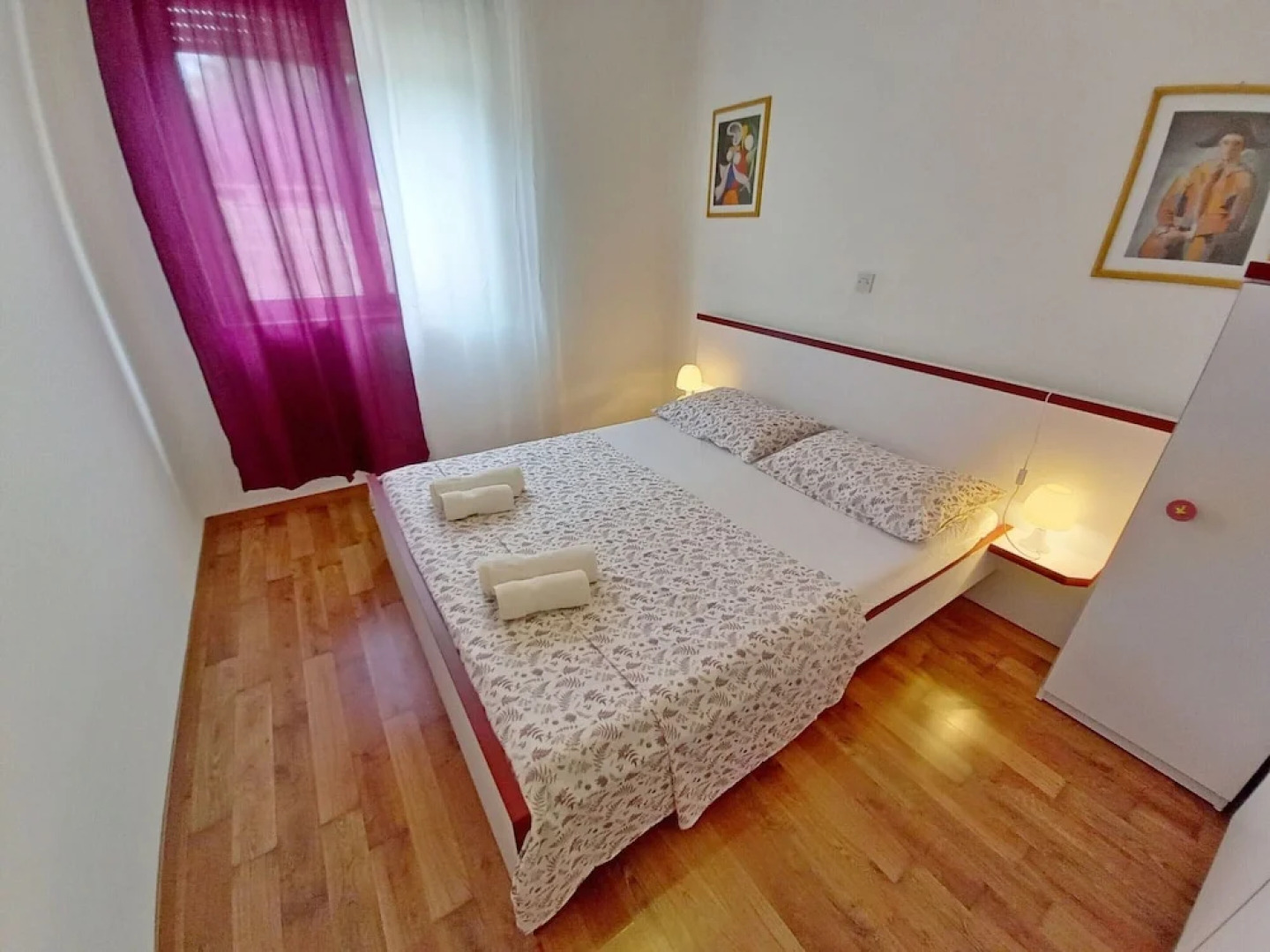 Detached House at Country Side, Fenced Private Garden Ideal for 2 Fam, Wifi