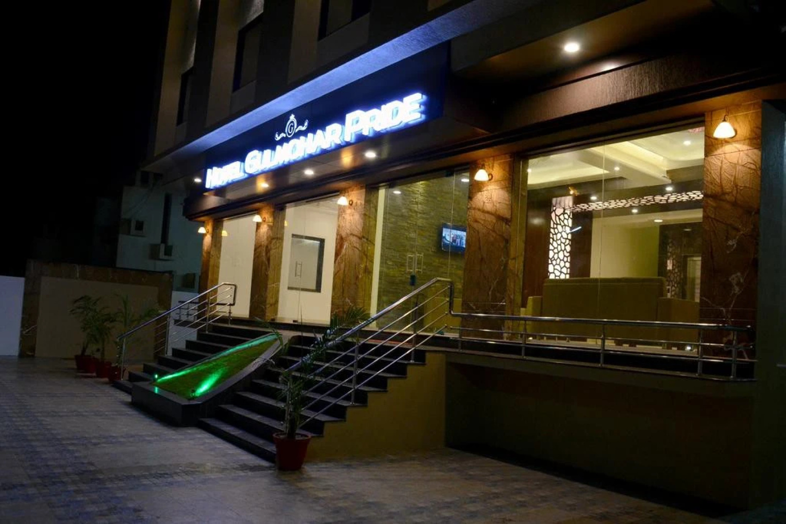 Hotel Gulmohar Pride