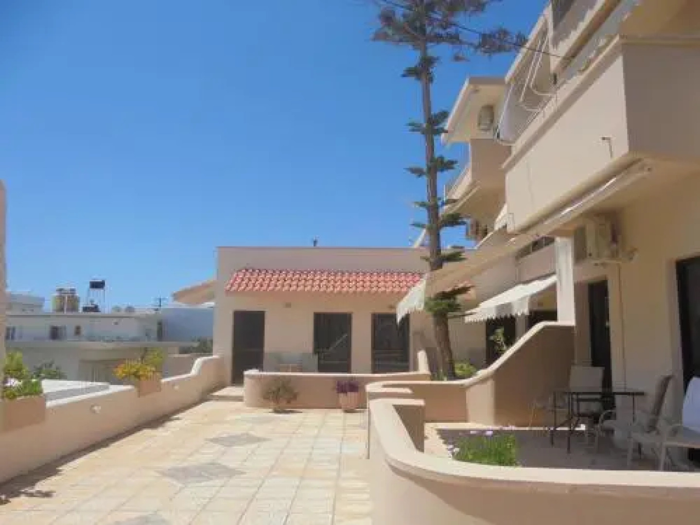 Soula Apartments & Studios