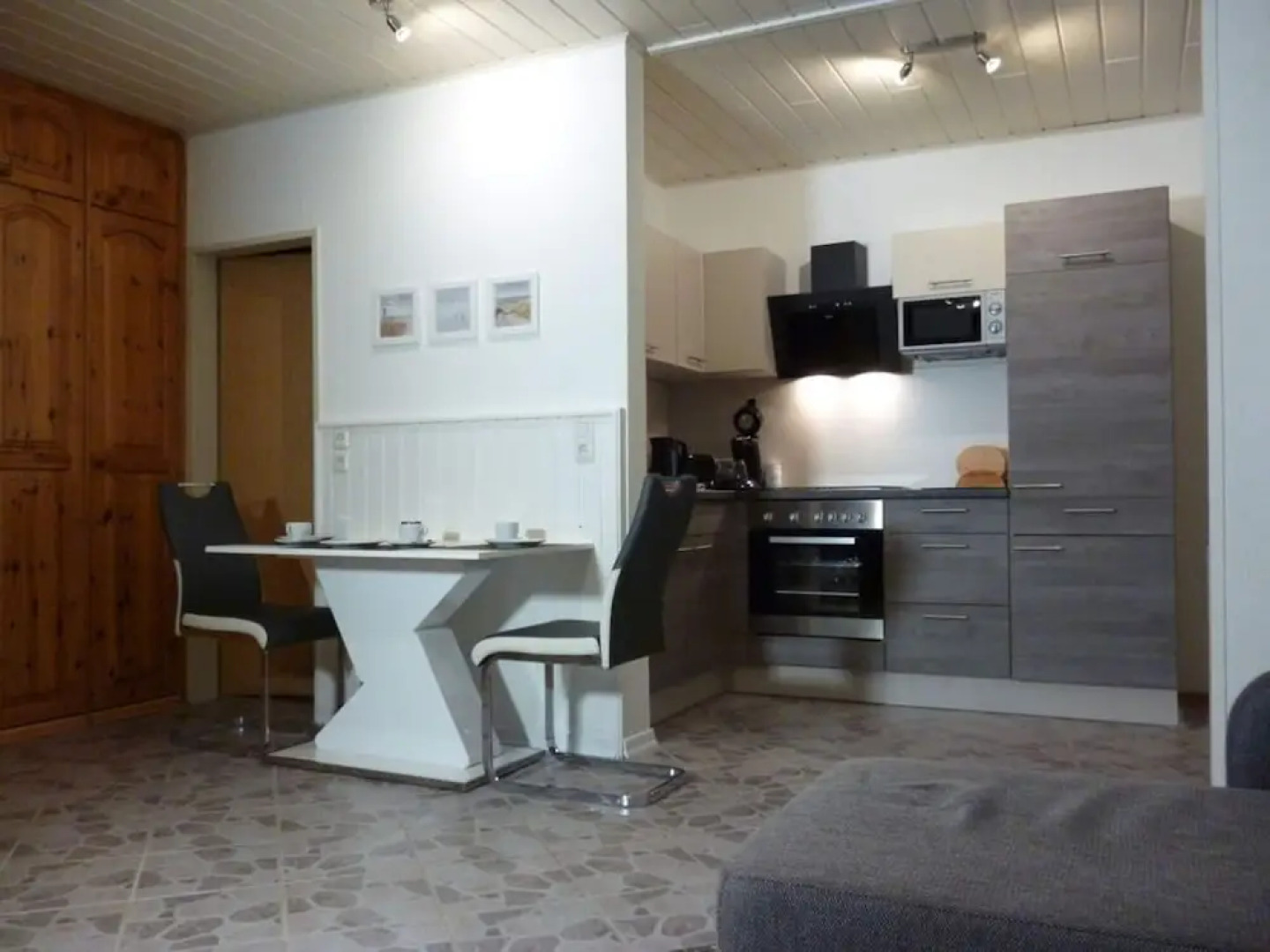 Little Seagull Modern Retreat