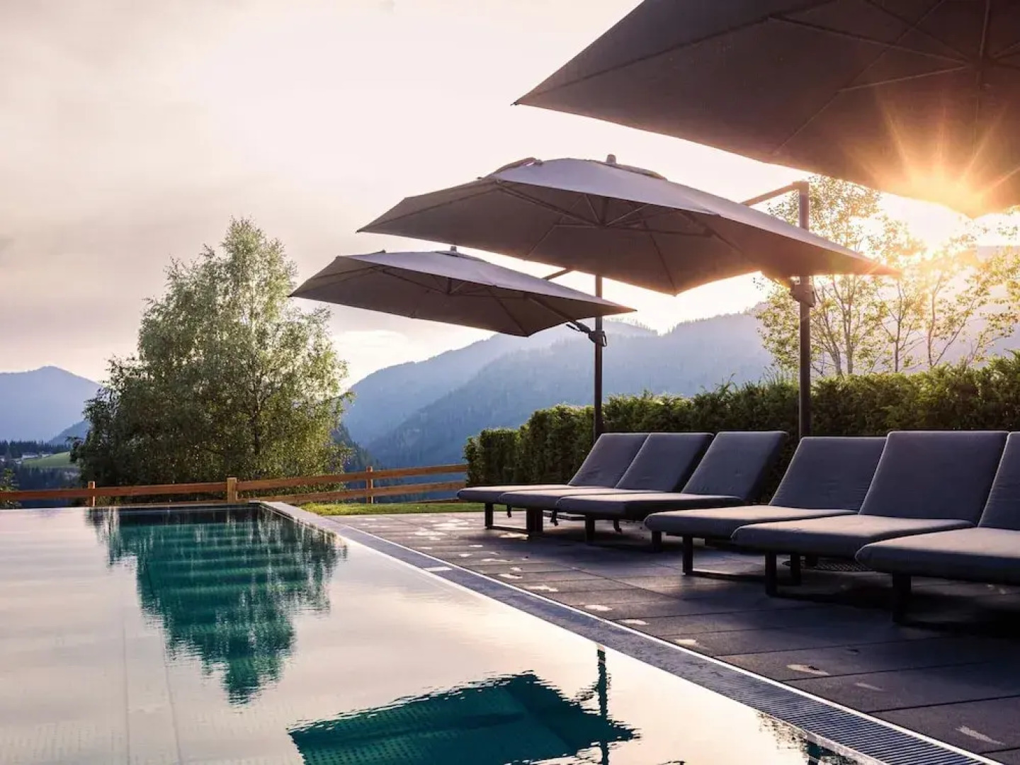 Majestic Apartment With Infinity Pool