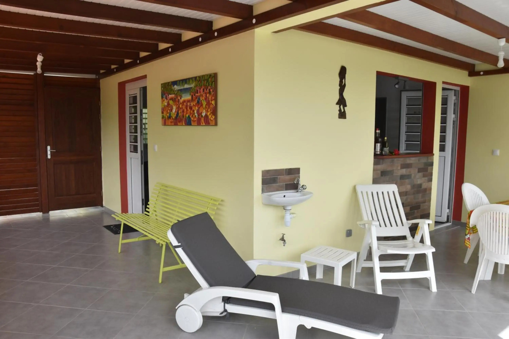 Haut de villa dans son écrin de verdure