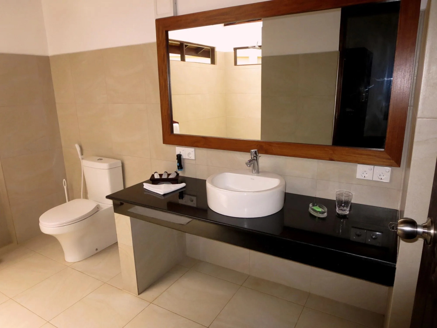 Lanka Beach Bungalows