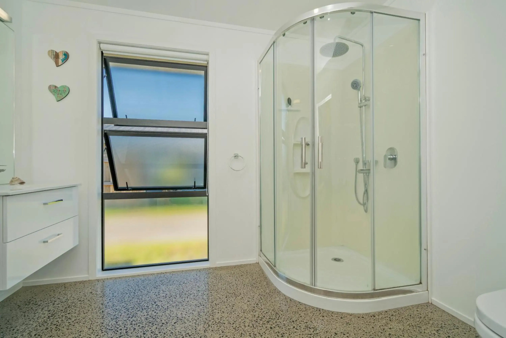 Black Beauty Retreat - Matarangi Holiday Home