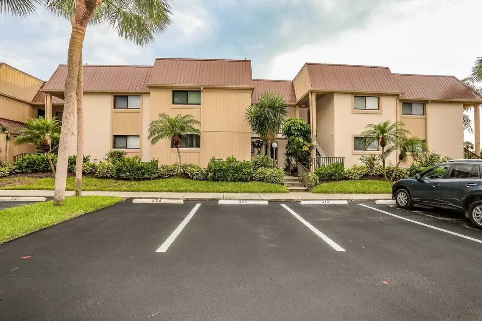 Estero Yacht & Racquet 322