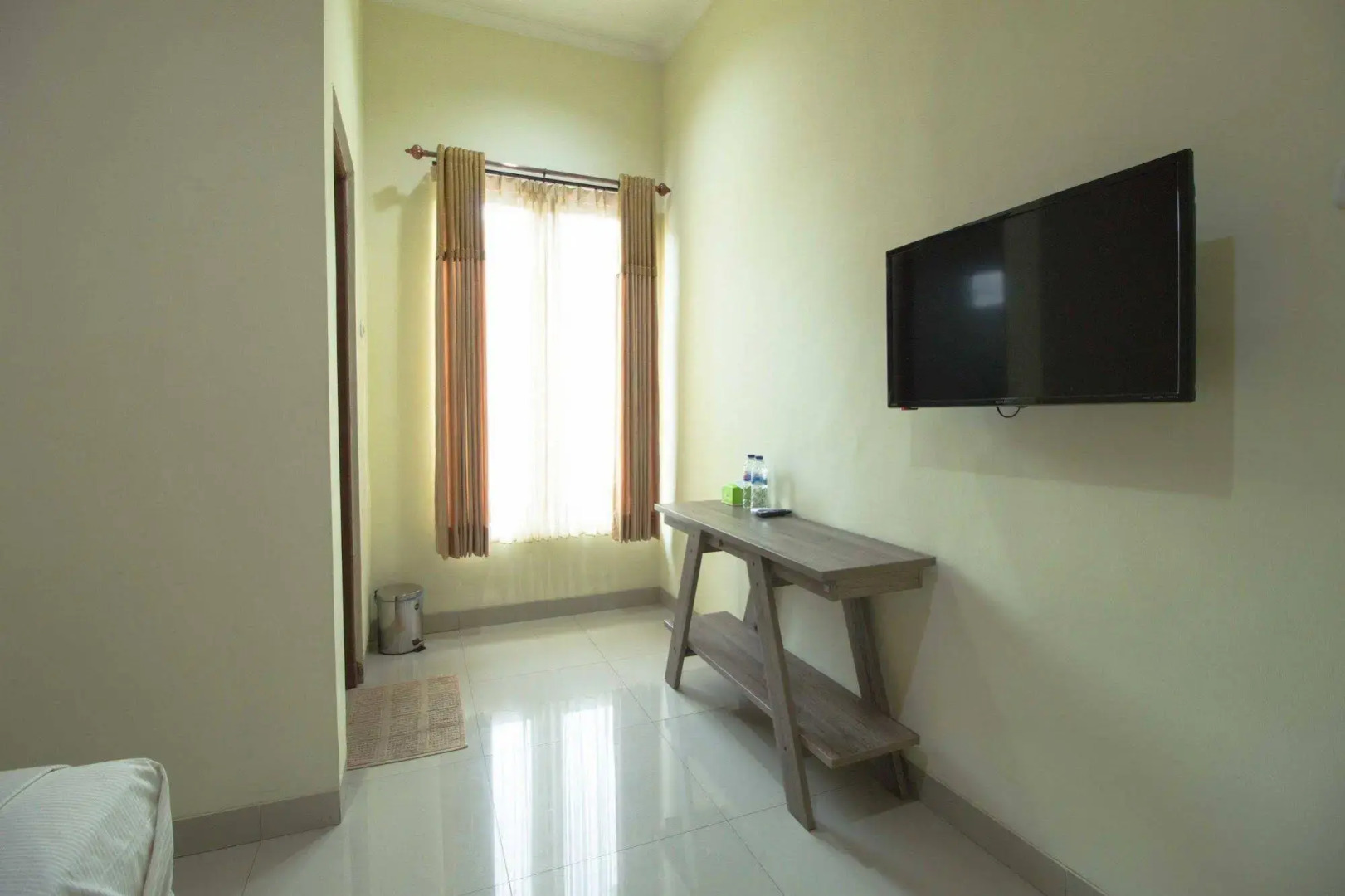 RedDoorz near Masjid Agung Surabaya